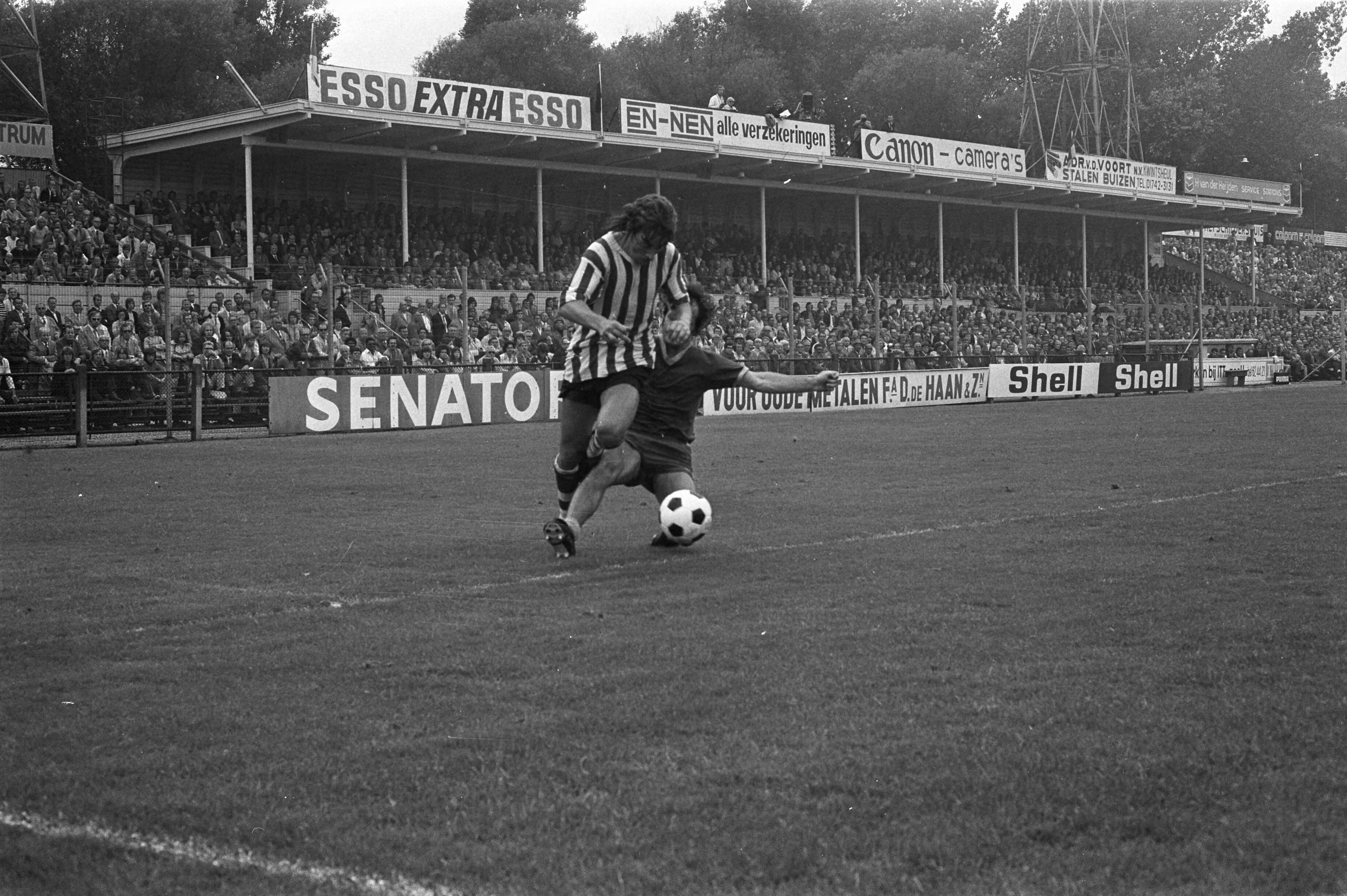 Fotocollectie Anefo — Den Haag tegen Sparta 1-1, Heijerman (links) in aktie — Foto: Punt, W. / Anefo. Licentie: Set B: Rechtenvrij / Publiek Domein. Bron: Nationaal Archief. http://hdl.handle.net/10648/abf235ba-d0b4-102d-bcf8-003048976d84