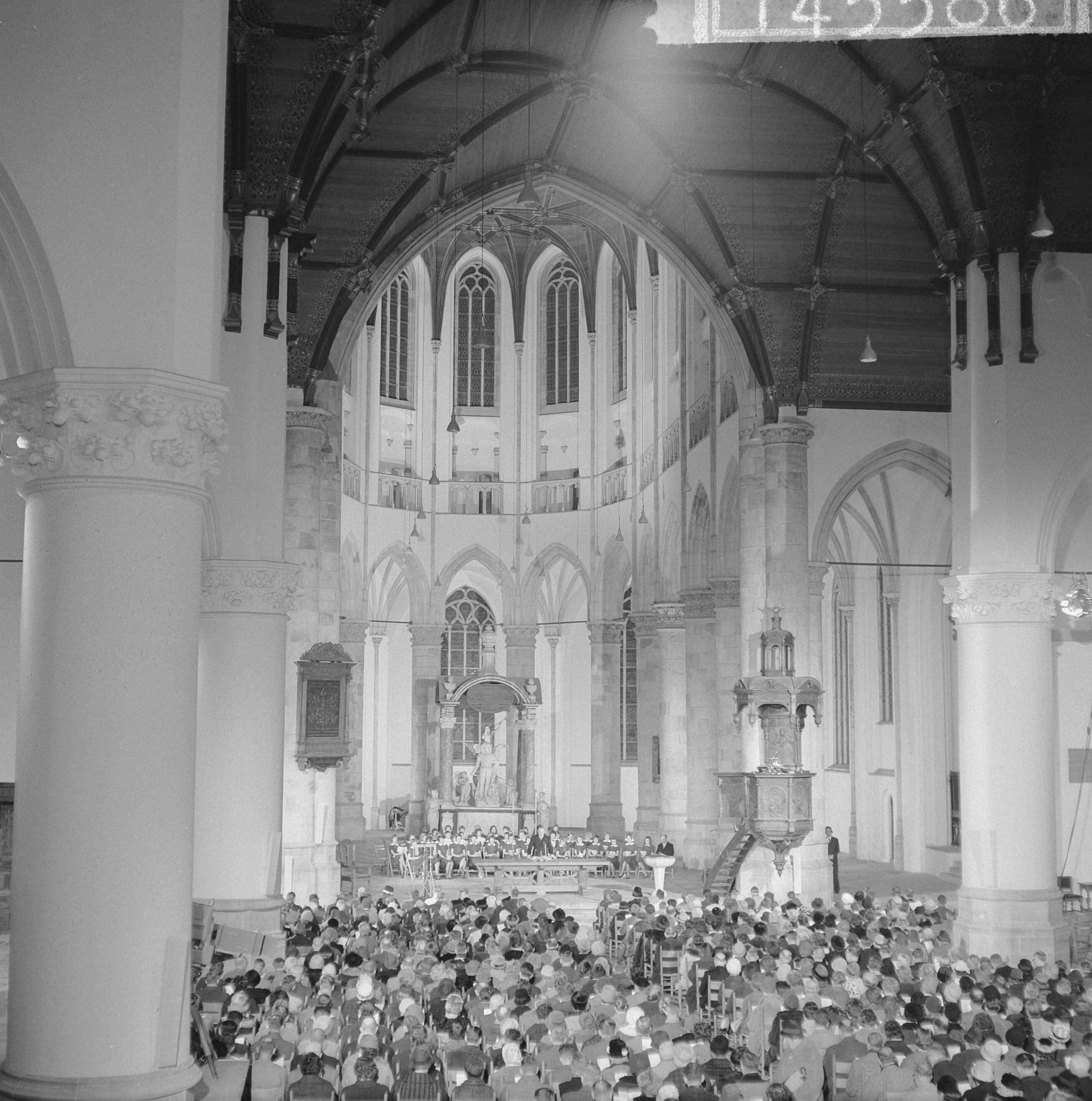 Fotocollectie Anefo — Interkerkelijke dienst te Den Haag, overzicht — Foto: Nijs, Jac. de / Anefo. Licentie: Set B: Rechtenvrij / Publiek Domein. Bron: Nationaal Archief. http://hdl.handle.net/10648/aa20b504-d0b4-102d-bcf8-003048976d84