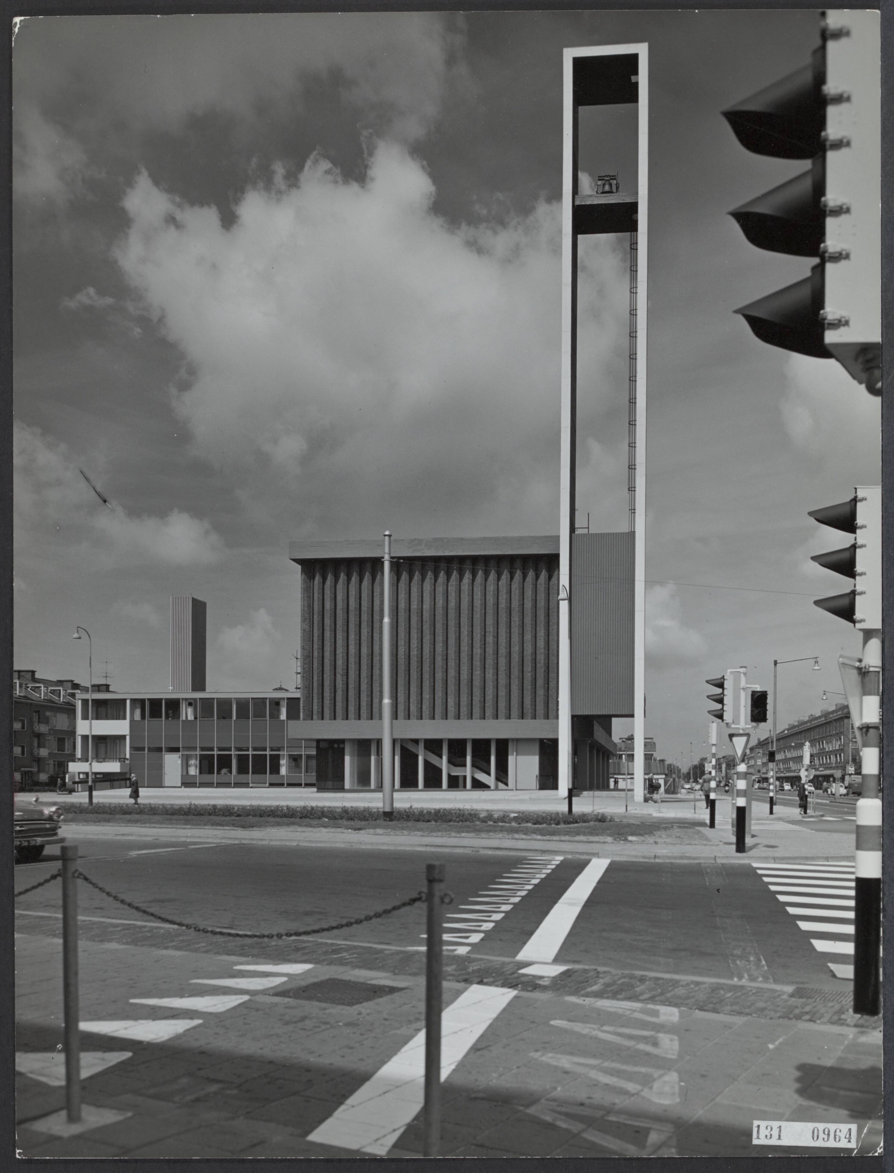 Fotocollectie Rijksvoorlichtingsdienst Eigen — Den Haag. Christus Triomfatorkerk. Arch. Drexhage etc. — Foto: Publicam / Hartemink, Piet. Licentie: Set B: Rechtenvrij / Publiek Domein. Bron: Nationaal Archief. http://hdl.handle.net/10648/af5107a4-d0b4-102d-bcf8-003048976d84