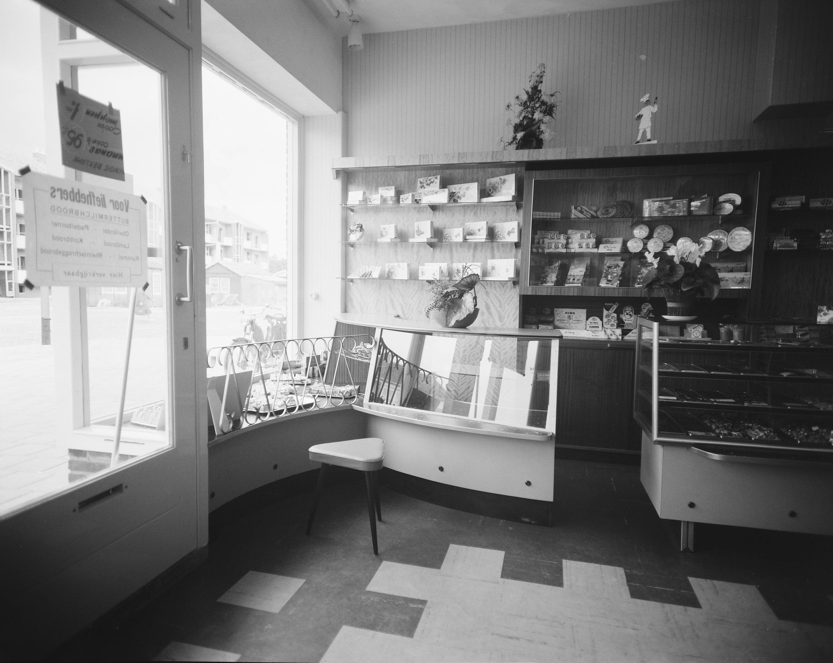 Fotocollectie Anefo — Opdracht Firma Koning te Haarlem — Foto: Pot, Harry / Anefo. Licentie: Set B: Rechtenvrij / Publiek Domein. Bron: Nationaal Archief. http://hdl.handle.net/10648/a96a2c6c-d0b4-102d-bcf8-003048976d84