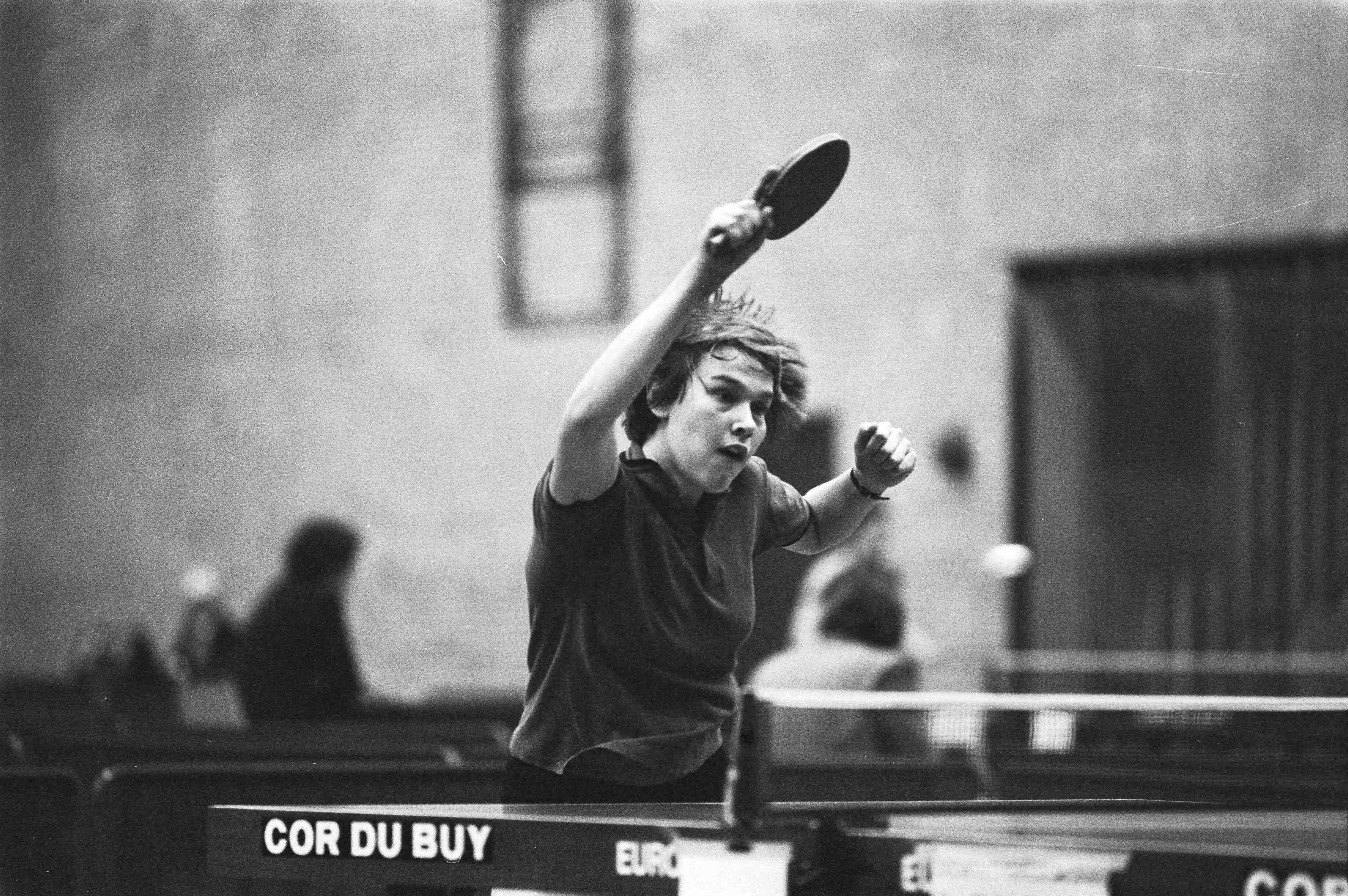 Fotocollectie Anefo — Tafeltennis om NTTB-cup in Huizen; Bettine Vriesekoop in actie — Foto: Verhoeff, Bert / Anefo. Licentie: Set B: Rechtenvrij / Publiek Domein. Bron: Nationaal Archief. http://hdl.handle.net/10648/acaab766-d0b4-102d-bcf8-003048976d84