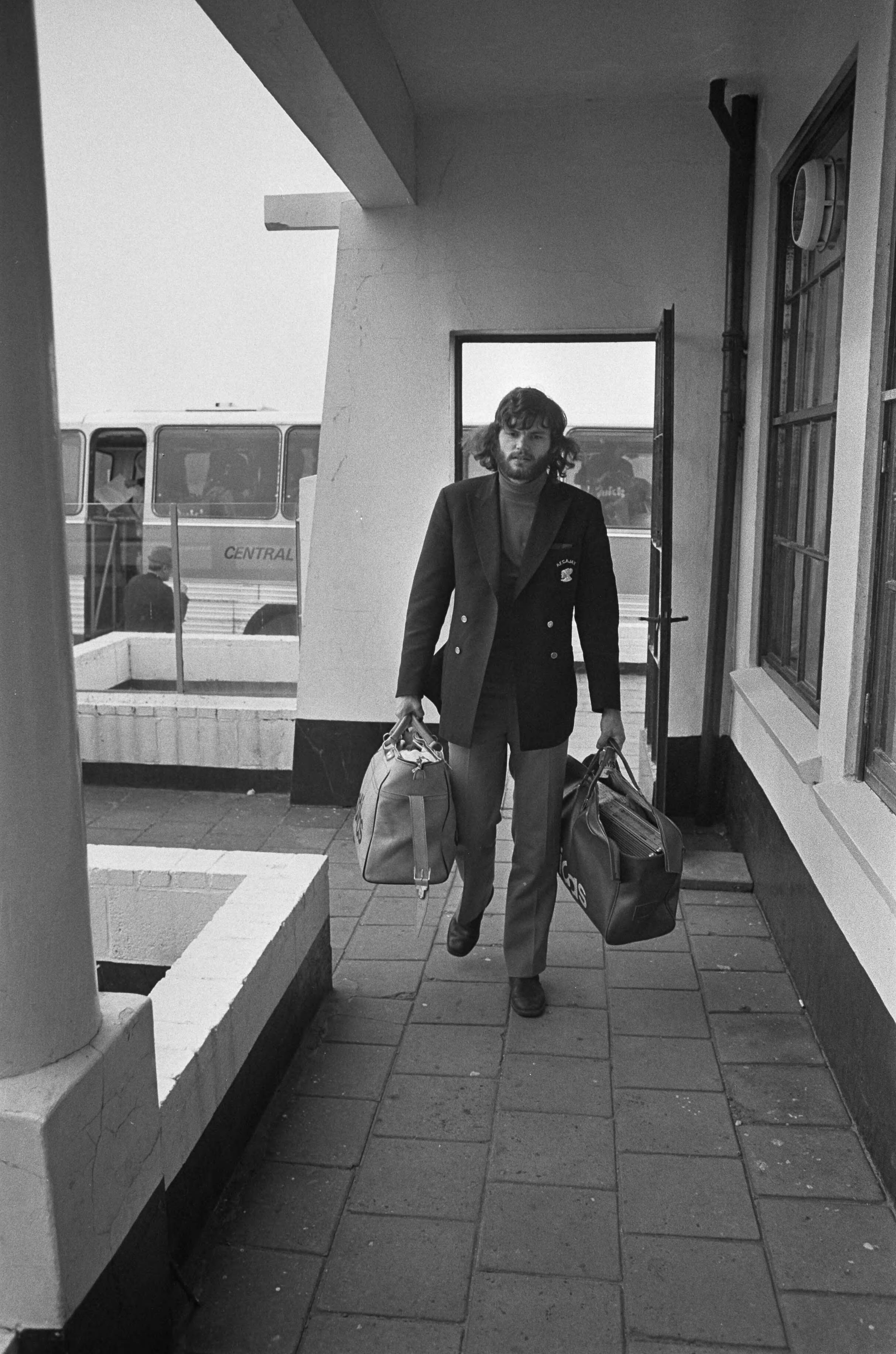 Fotocollectie Anefo — Ajax naar Wassenaar, Barry Hulshof bij aankomst — Foto: Peters, Hans / Anefo. Licentie: Set B: Rechtenvrij / Publiek Domein. Bron: Nationaal Archief. http://hdl.handle.net/10648/ac2662fe-d0b4-102d-bcf8-003048976d84
