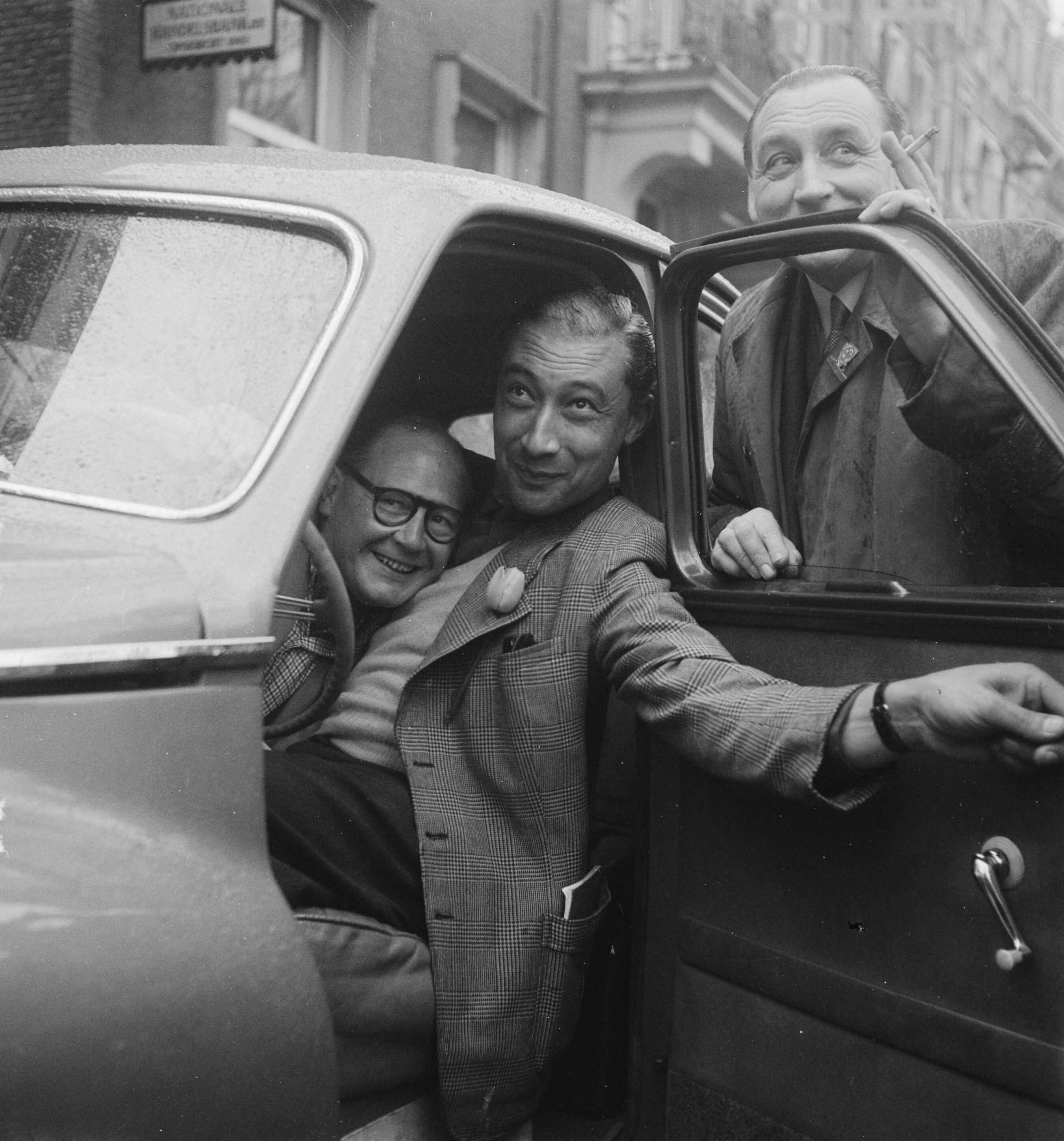 Tulpenrally 1952 — Tulpenralley. Start Den Haag. Maus Gatsonides — Foto: Pot, Harry / Anefo. Licentie: Set B: Rechtenvrij / Publiek Domein. Bron: Nationaal Archief. http://hdl.handle.net/10648/a8f882ba-d0b4-102d-bcf8-003048976d84
