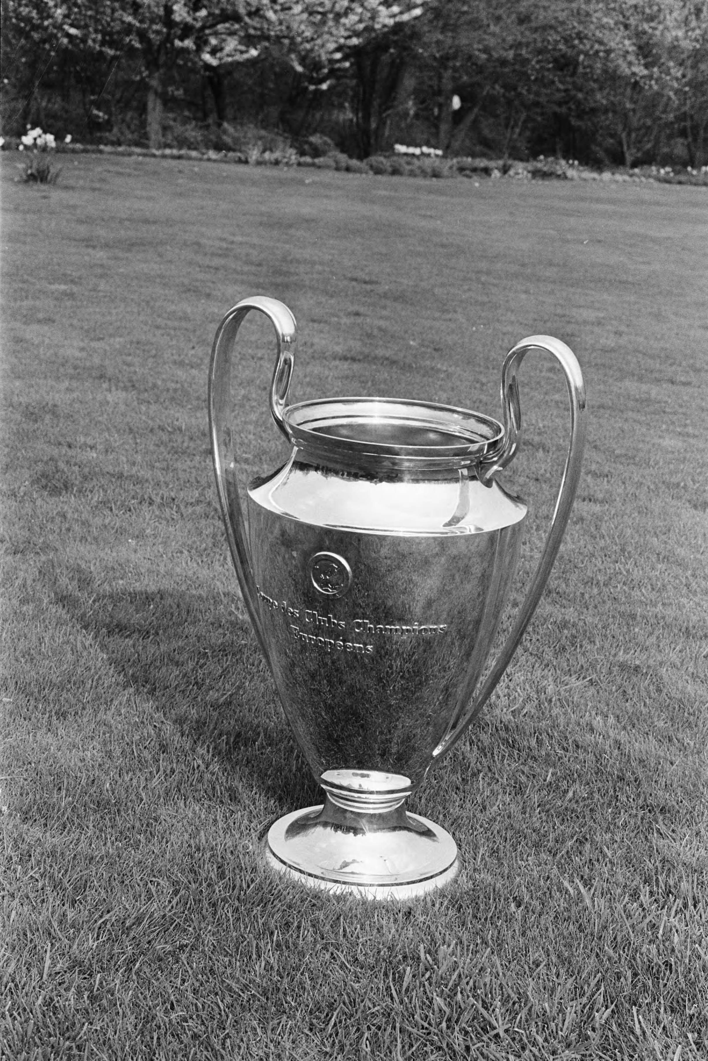 Fotocollectie Anefo — Elftal Feijenoord ontvangen op Catshuis, Den Haag ; de Europa Cup — Foto: Evers, Joost / Anefo. Licentie: Set B: Rechtenvrij / Publiek Domein. Bron: Nationaal Archief. http://hdl.handle.net/10648/ab968d64-d0b4-102d-bcf8-003048976d84