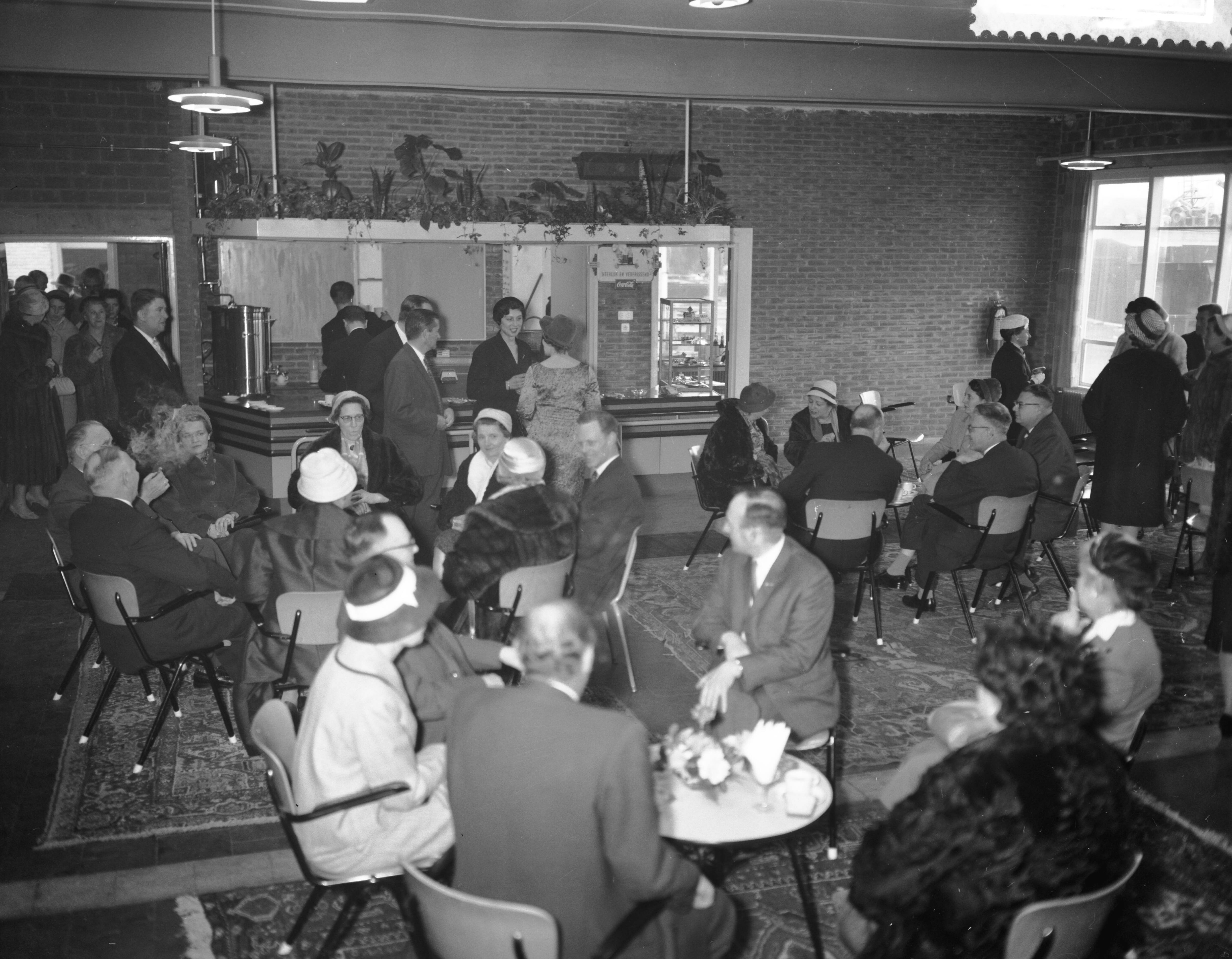 Fotocollectie Anefo — Overdracht schepen bij de Zaanlandse Scheepsbouw Mij — Foto: Bilsen, Joop van / Anefo. Licentie: Set B: Rechtenvrij / Publiek Domein. Bron: Nationaal Archief. http://hdl.handle.net/10648/a9ab77c6-d0b4-102d-bcf8-003048976d84