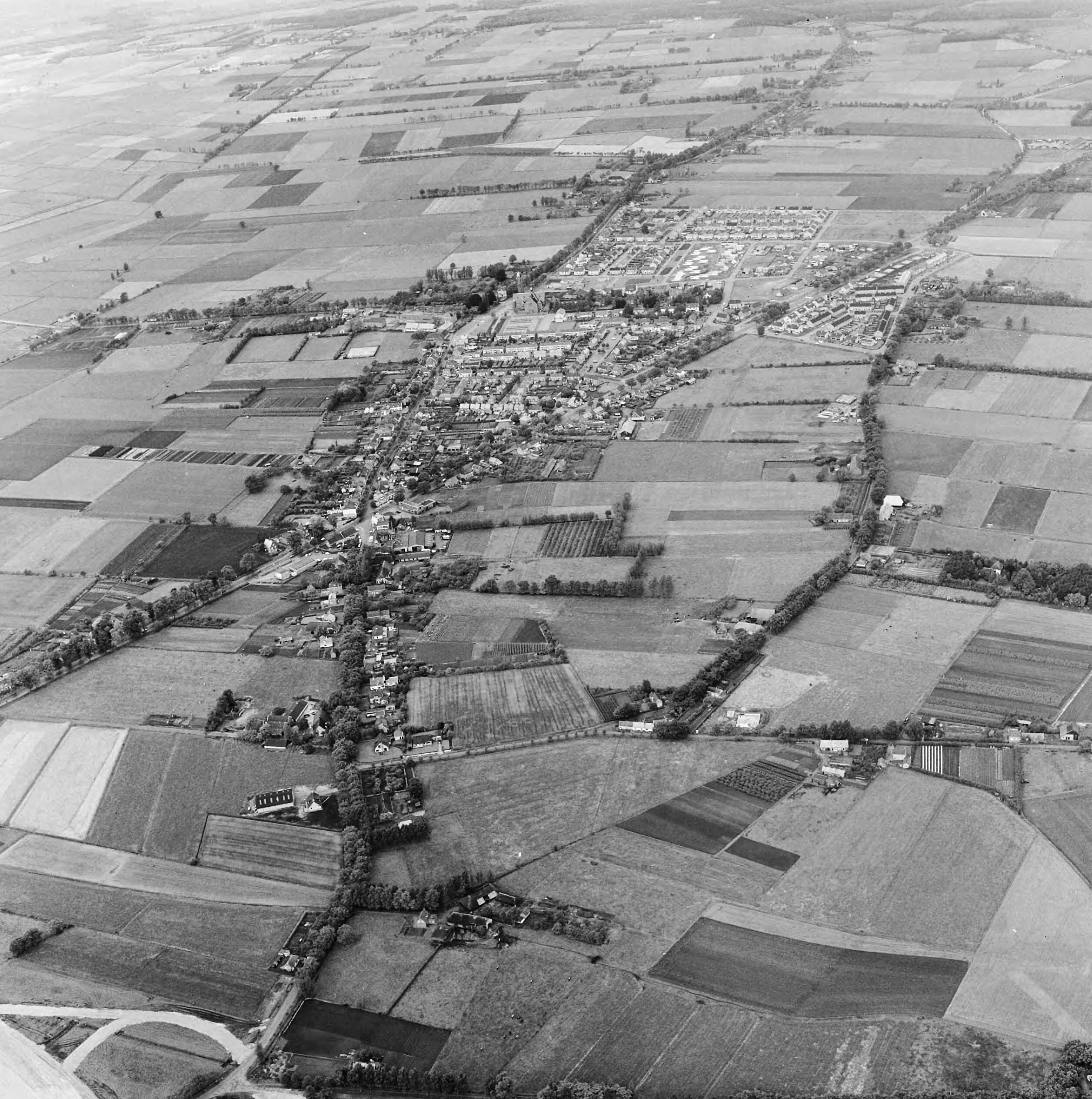Fotocollectie Nederlandse Heidemaatschappij — Luchtopname. Teteringen — Foto: Fotograaf Onbekend / Heidemij. Licentie: Set B: Rechtenvrij / Publiek Domein. Bron: Nationaal Archief. http://hdl.handle.net/10648/ae501836-d0b4-102d-bcf8-003048976d84