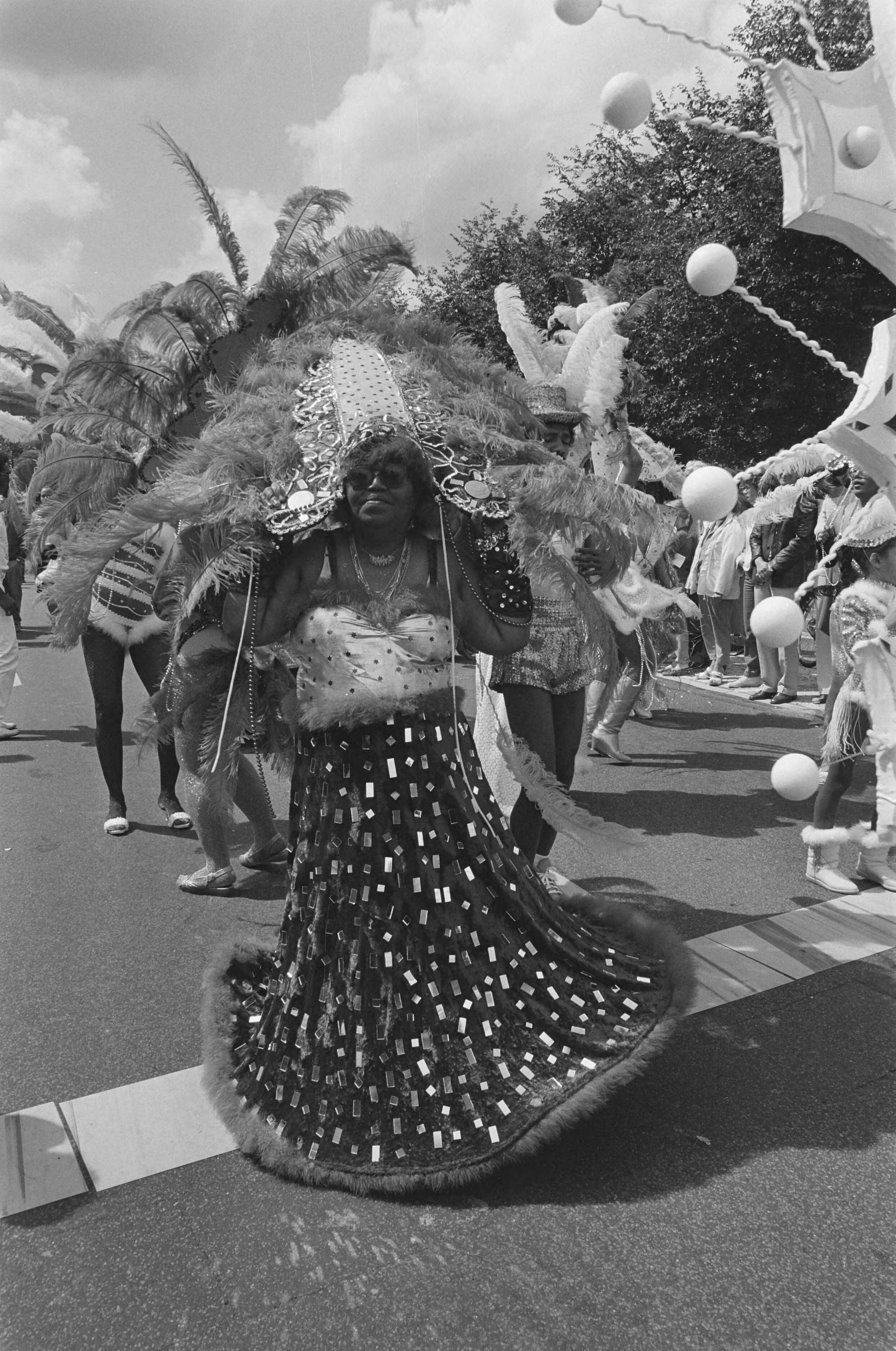 Fotocollectie Anefo — Carribean Carnaval , Utrecht — Foto: Vollebregt, Sjakkelien / Anefo. Licentie: Set B: Rechtenvrij / Publiek Domein. Bron: Nationaal Archief. http://hdl.handle.net/10648/ad4908bc-d0b4-102d-bcf8-003048976d84
