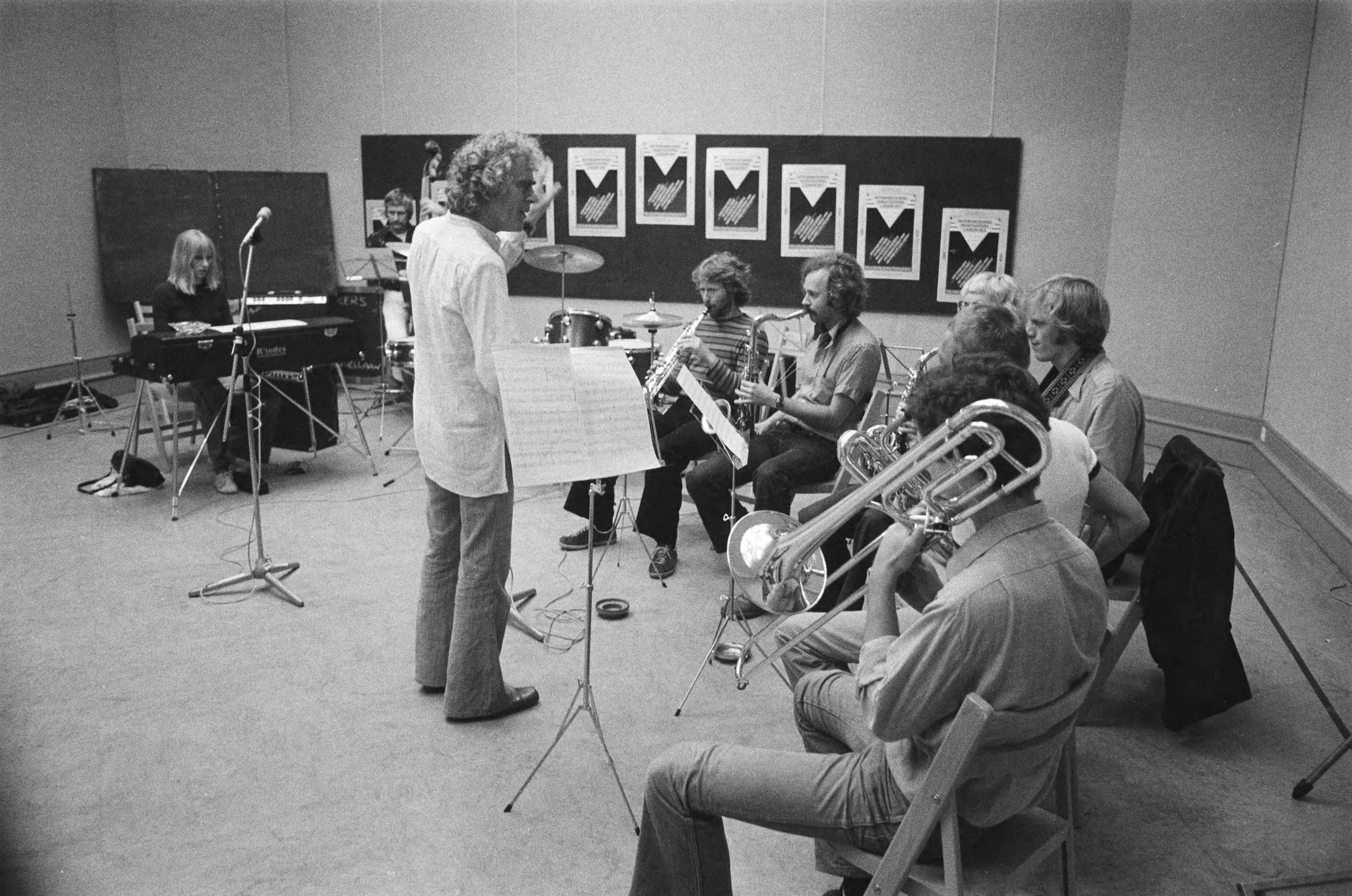 Fotocollectie Anefo — Jazz-festival van Laren 77; jonge musici in z.g. workshop aan het werk — Foto: Croes, Rob C. / Anefo. Licentie: Set B: Rechtenvrij / Publiek Domein. Bron: Nationaal Archief. http://hdl.handle.net/10648/aca0b40a-d0b4-102d-bcf8-003048976d84