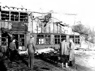 Fotocollectie Anefo — Brand in "Het Meenthuis" van Blaricum en Huizen. Vakantieoord van het AJC afgebrand — Foto: Rossem, Wim van / Anefo. Licentie: Set B: Rechtenvrij / Publiek Domein. Bron: Nationaal Archief. http://hdl.handle.net/10648/a95c617c-d0b4-102d-bcf8-003048976d84