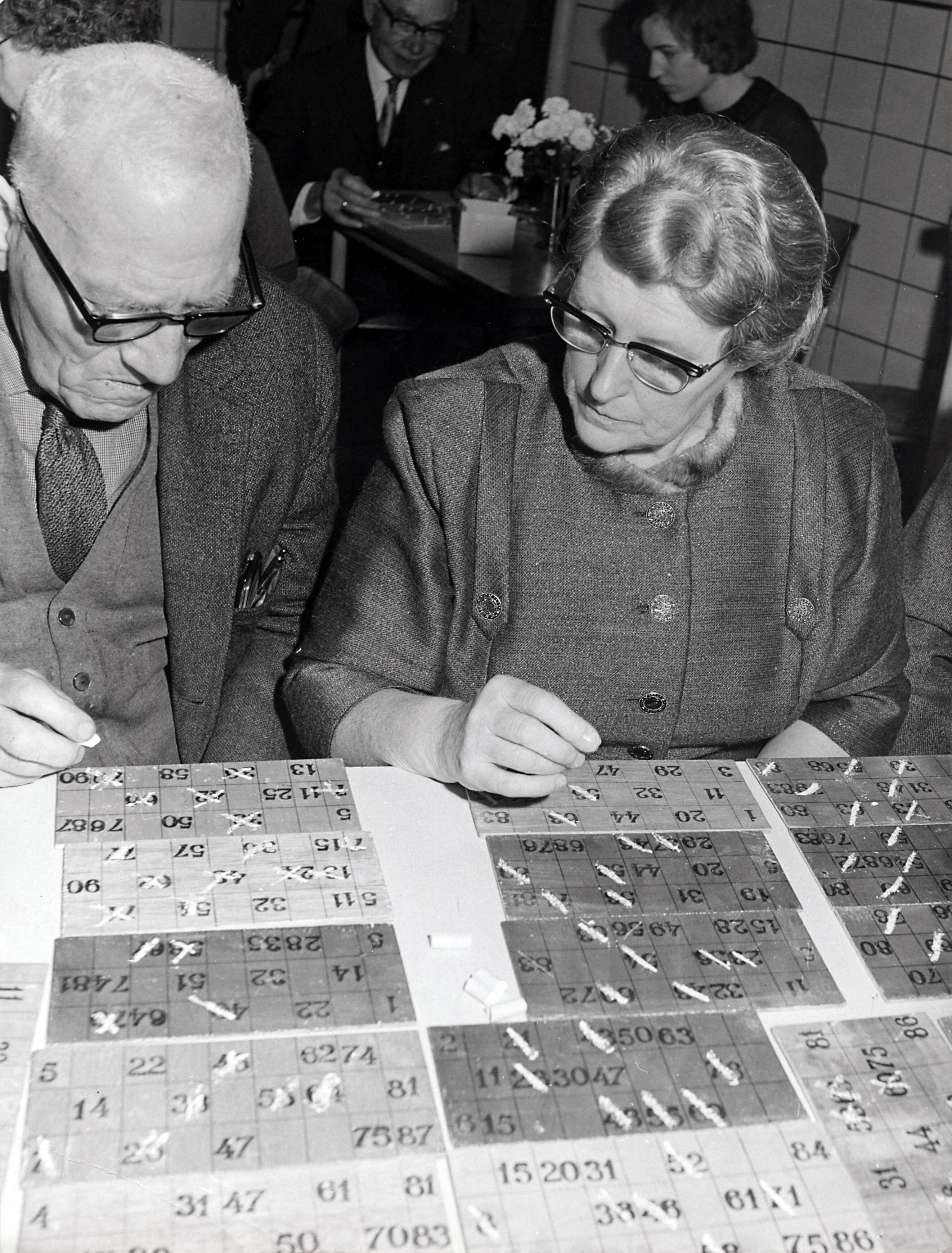 Leeftijdsgroepen (jong, middelbaar, oud) — Drukkerij N.V. De Spaarnestad. Gepensioneerden, 1961 — Foto: Fotograaf Onbekend / Fotobureau onbekend / Spaarnestad Photo (05887). Licentie: Set B: Rechtenvrij / Publiek Domein. Bron: Nationaal Archief. http://hdl.handle.net/10648/35429da6-3c21-a382-e063-6df0900a6686
