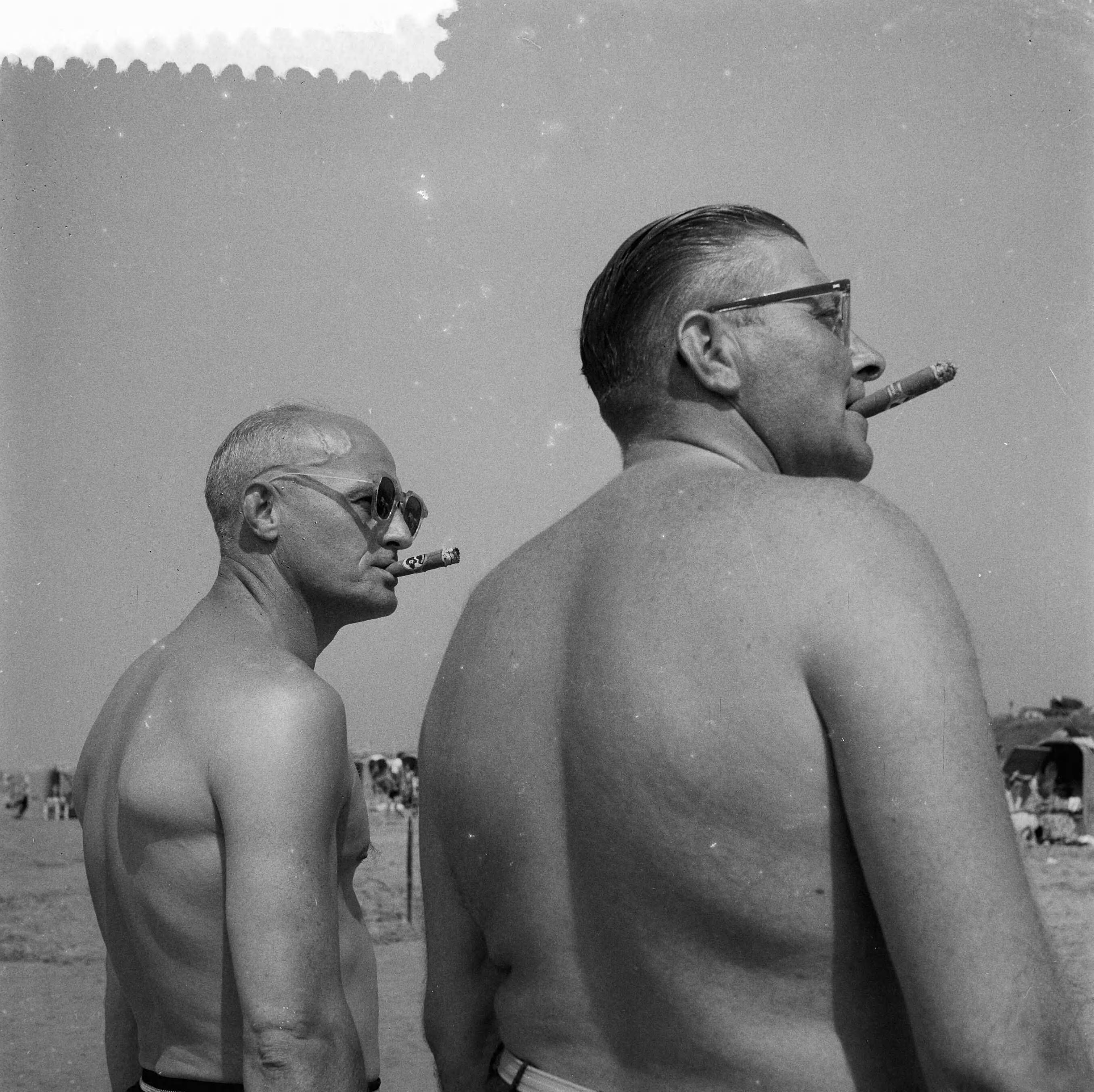 Fotocollectie Anefo — Strandleven te Zandvoort — Foto: Noske, J.D. / Anefo. Licentie: Set B: Rechtenvrij / Publiek Domein. Bron: Nationaal Archief. http://hdl.handle.net/10648/a96663fc-d0b4-102d-bcf8-003048976d84