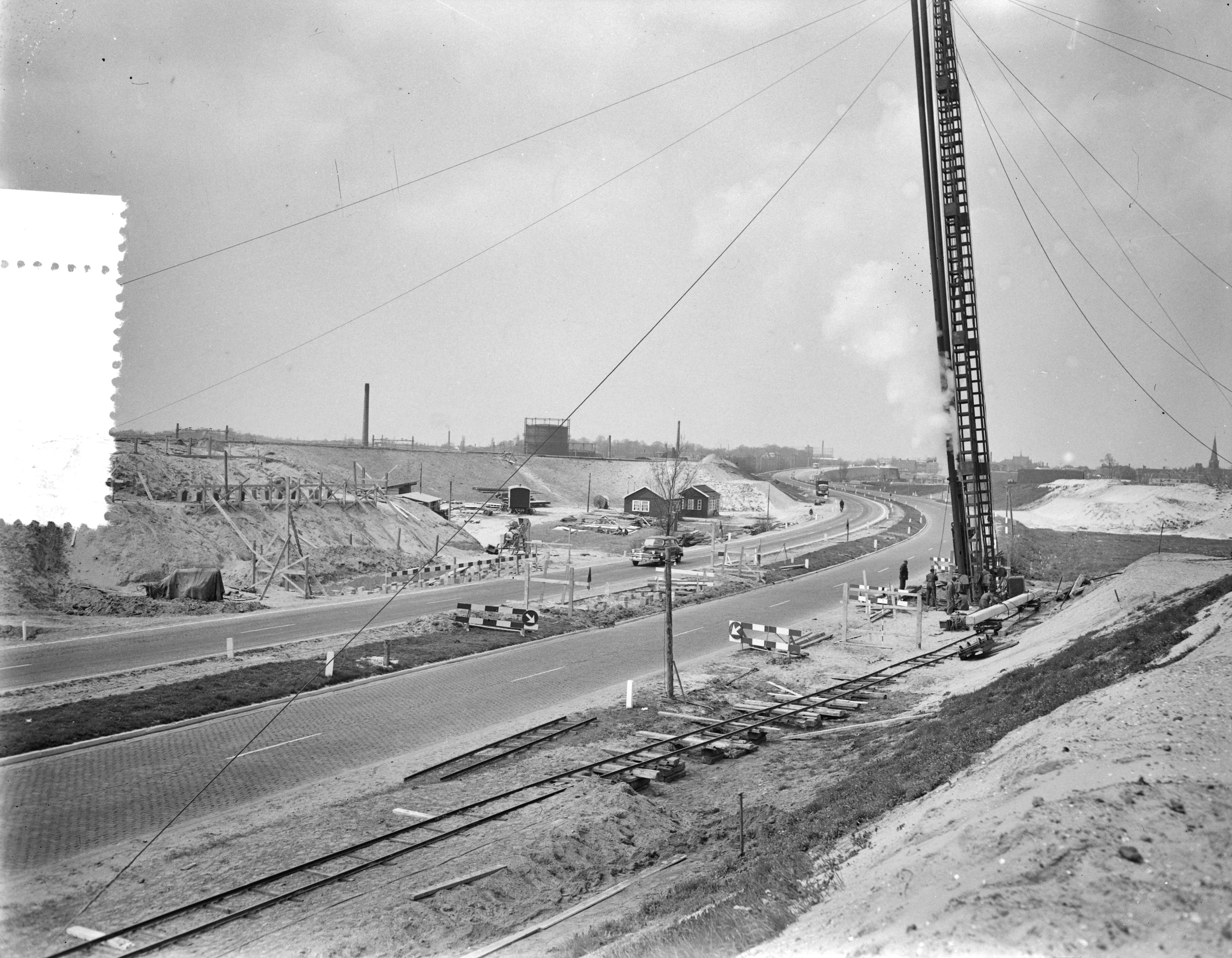 Fotocollectie Anefo — Aanleg Rijksweg 4A Ypenburg naar Voorburg. Aanbouw viaduct — Foto: Pot, Harry / Anefo. Licentie: Set B: Rechtenvrij / Publiek Domein. Bron: Nationaal Archief. http://hdl.handle.net/10648/a9472d70-d0b4-102d-bcf8-003048976d84