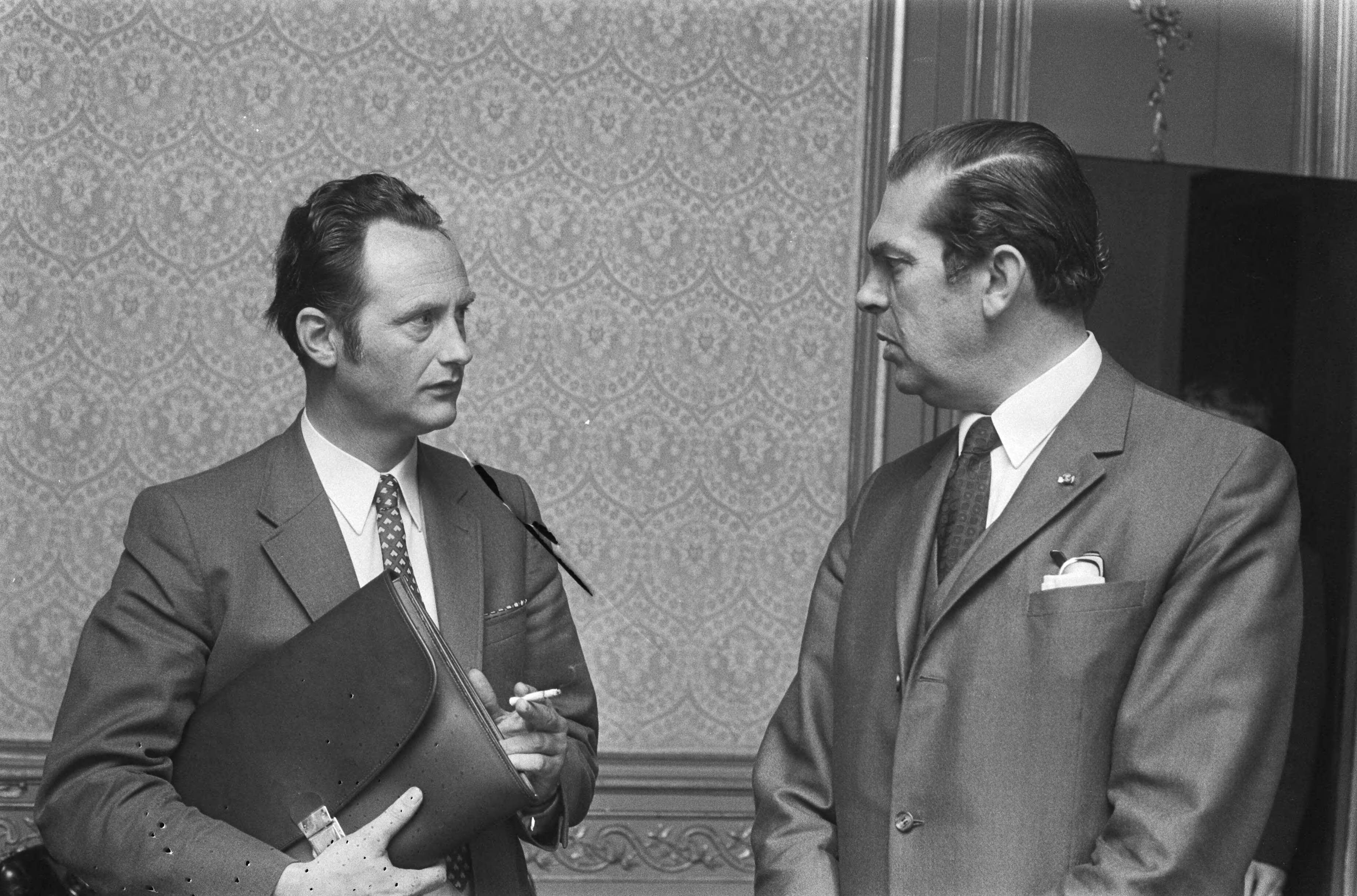 Fotocollectie Anefo — Minister Biesheuvel ontvangt kandidaat-ministers, Den Haag , links drs. Boersma en rechts Biesheuvel — Foto: Verhoeff, Bert / Anefo. Licentie: Set B: Rechtenvrij / Publiek Domein. Bron: Nationaal Archief. http://hdl.handle.net/10648/abc51094-d0b4-102d-bcf8-003048976d84