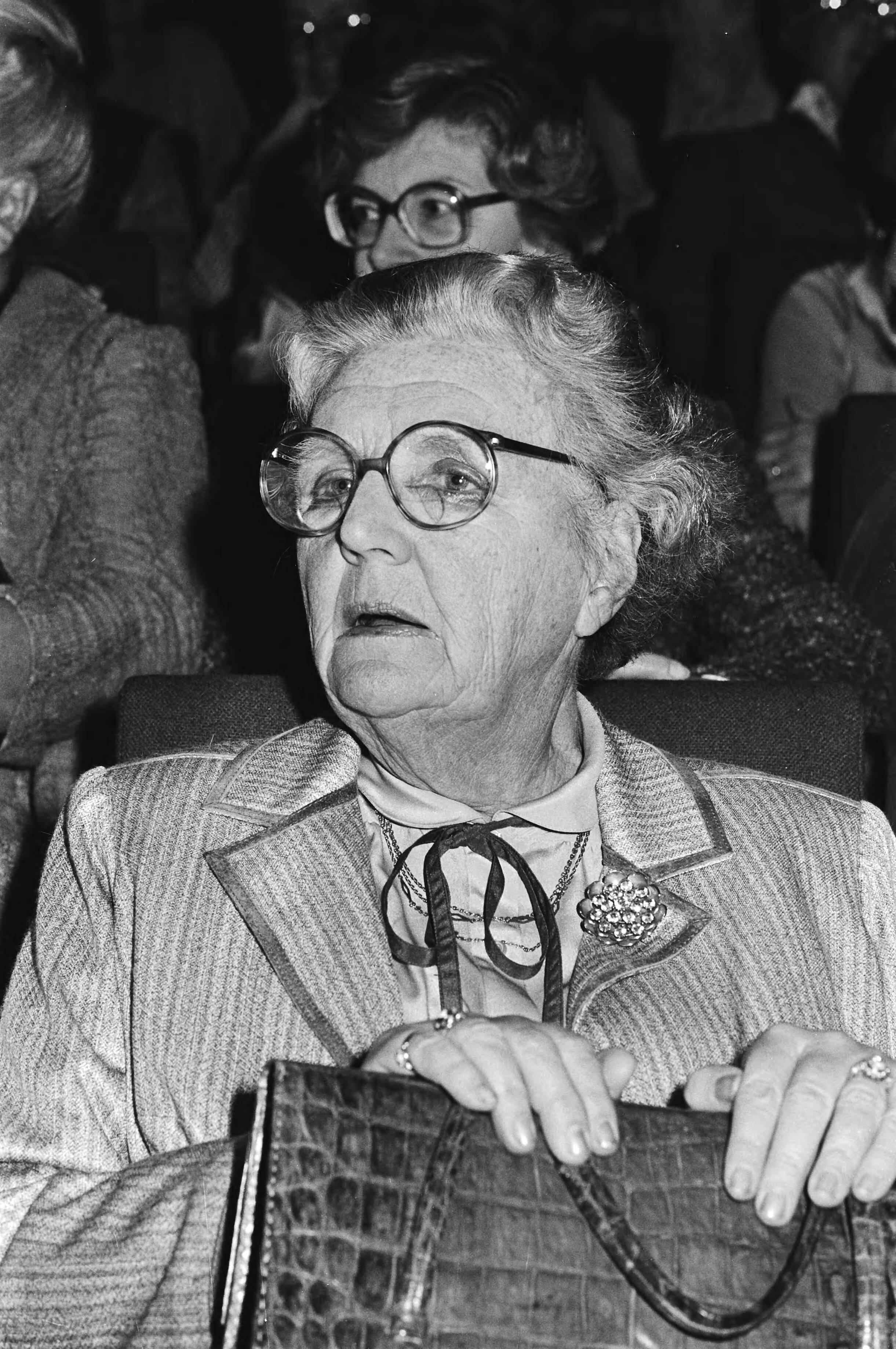 Fotocollectie Anefo — Prinses Juliana woonde in Utrechtse Jaarbeurs de door Ned. vrouwenraad georg. themadag "vrouw-handicap- maatschappij" bij — Foto: Antonisse, Marcel / Anefo. Licentie: Set B: Rechtenvrij / Publiek Domein. Bron: Nationaal Archief. http://hdl.handle.net/10648/acf90074-d0b4-102d-bcf8-003048976d84