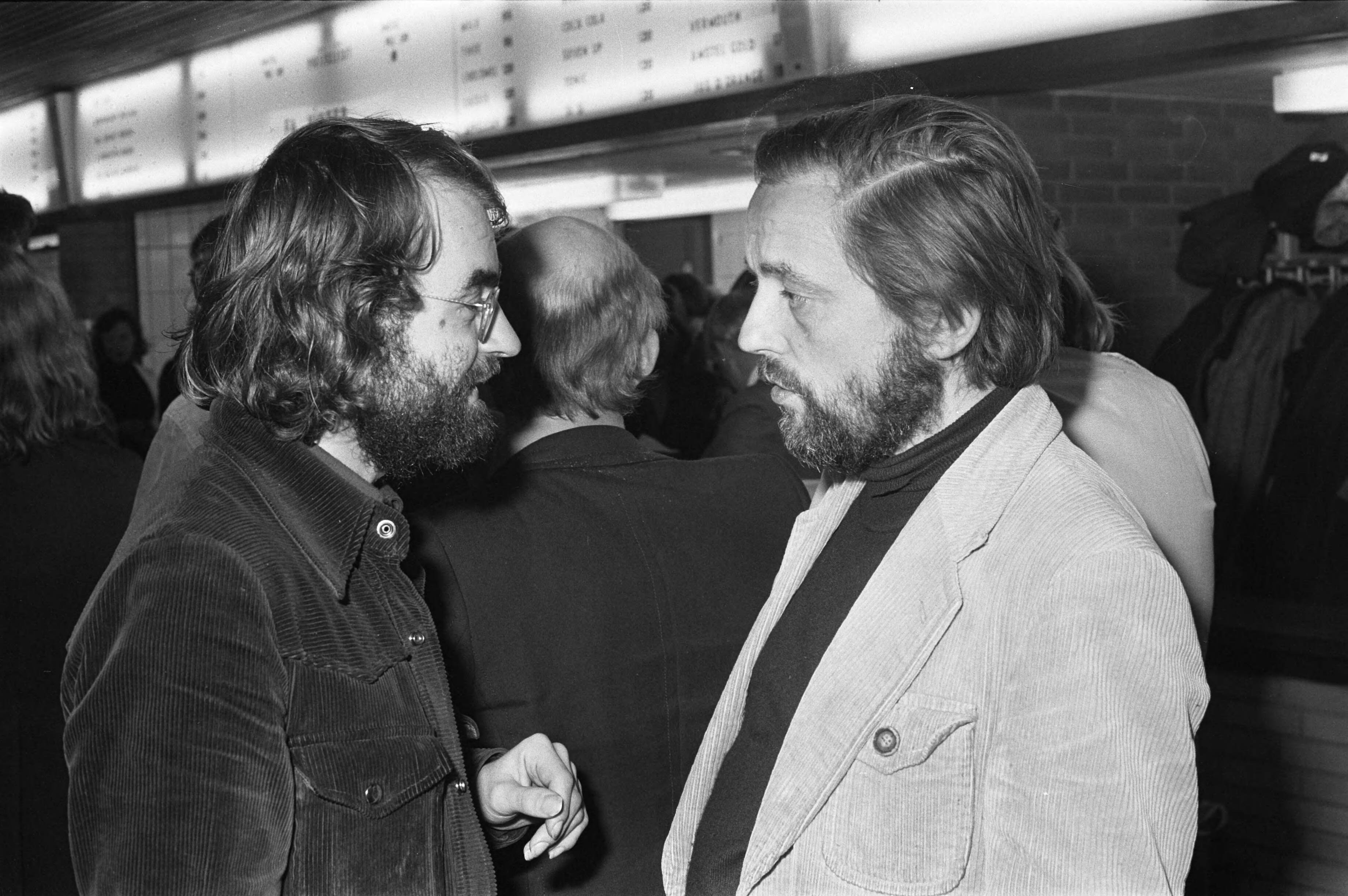 Fotocollectie Anefo — PPR-congres in Utrecht; Roel van Duijn (l) in gesprek me Dolf Coppes (PPR, Tweede Kamer) — Foto: Croes, Rob C. / Anefo. Licentie: Set B: Rechtenvrij / Publiek Domein. Bron: Nationaal Archief. http://hdl.handle.net/10648/ac5bfd42-d0b4-102d-bcf8-003048976d84
