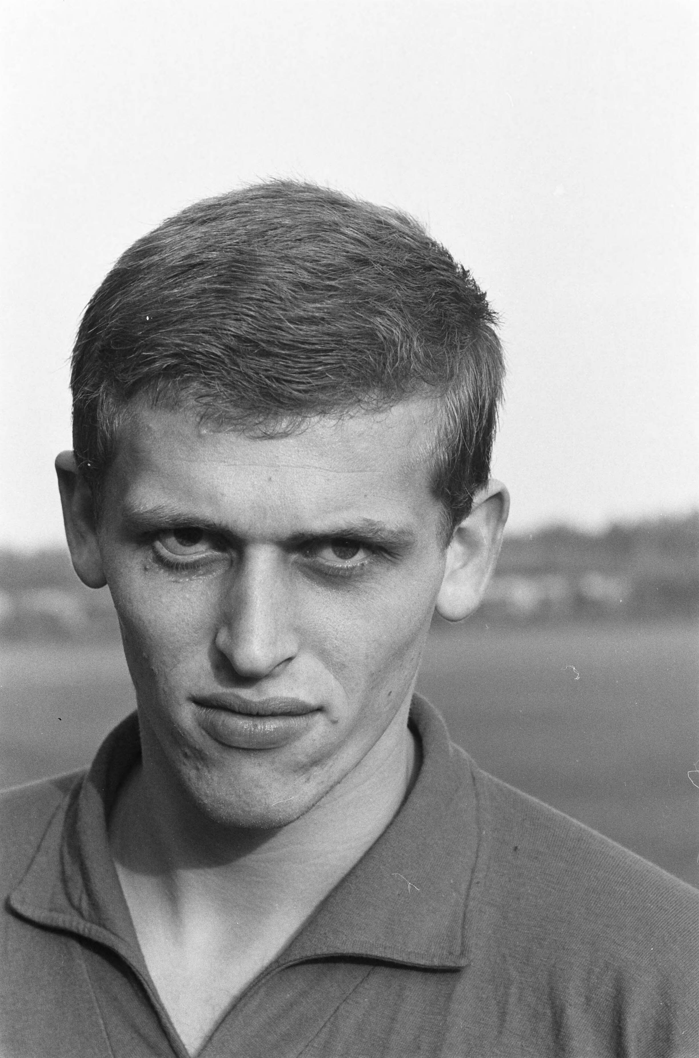 Fotocollectie Anefo — Jong Oranje traint, Piet Keizer (Ajax) — Foto: Pot, Harry / Anefo. Licentie: Set B: Rechtenvrij / Publiek Domein. Bron: Nationaal Archief. http://hdl.handle.net/10648/aa1dd38e-d0b4-102d-bcf8-003048976d84
