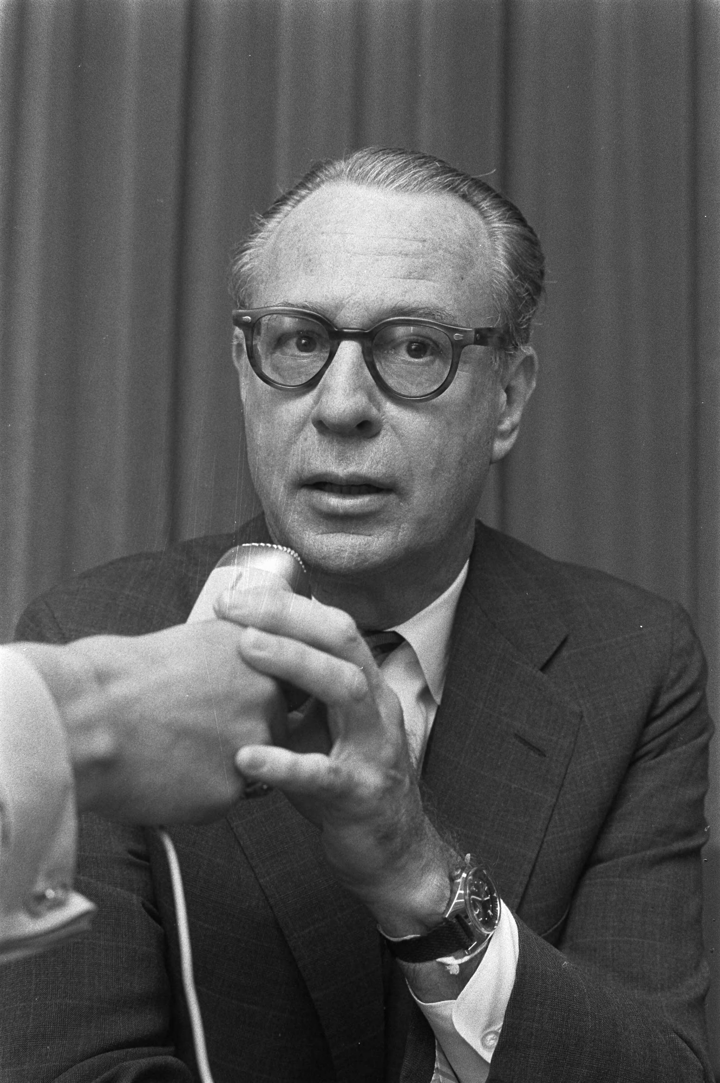 Fotocollectie Anefo — Persconferentie van Amerikaanse Staatssecretaris van Buitenlandse Zaken , John Irwin , Den Haag , J. Irwin , kop — Foto: Verhoeff, Bert / Anefo. Licentie: Set B: Rechtenvrij / Publiek Domein. Bron: Nationaal Archief. http://hdl.handle.net/10648/abd1930a-d0b4-102d-bcf8-003048976d84