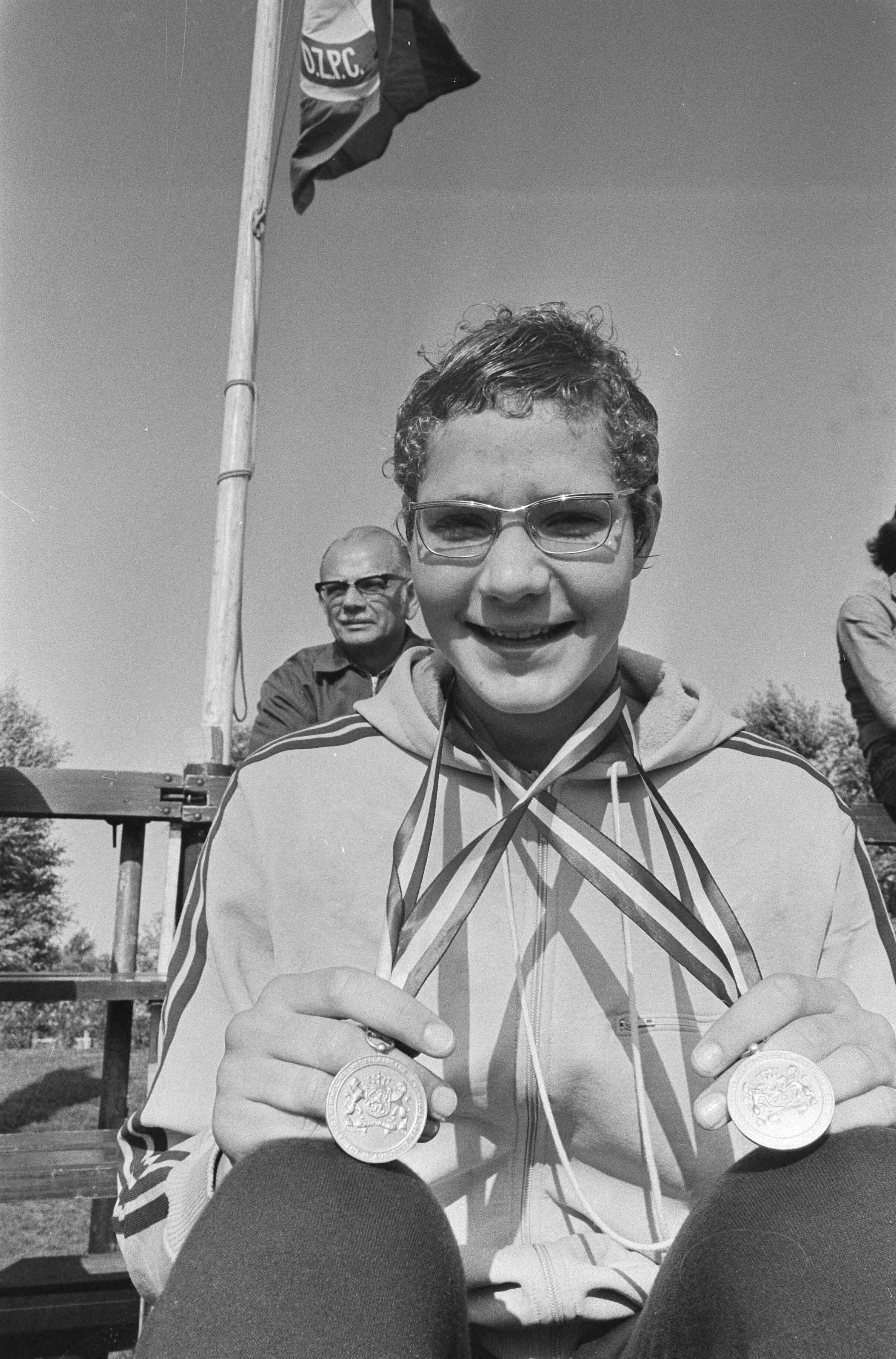 Fotocollectie Anefo — Nationale zwemkampioenschappen te Den Haag , Anke Rijnders met medailles — Foto: Mieremet, Rob / Anefo. Licentie: Set B: Rechtenvrij / Publiek Domein. Bron: Nationaal Archief. http://hdl.handle.net/10648/abc86dca-d0b4-102d-bcf8-003048976d84