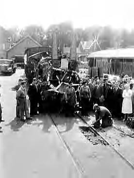 Fotocollectie Anefo — Laatste rit van de Gooise stoomtram — Foto: Pot, Harry / Anefo. Licentie: Set B: Rechtenvrij / Publiek Domein. Bron: Nationaal Archief. http://hdl.handle.net/10648/a981d10a-d0b4-102d-bcf8-003048976d84