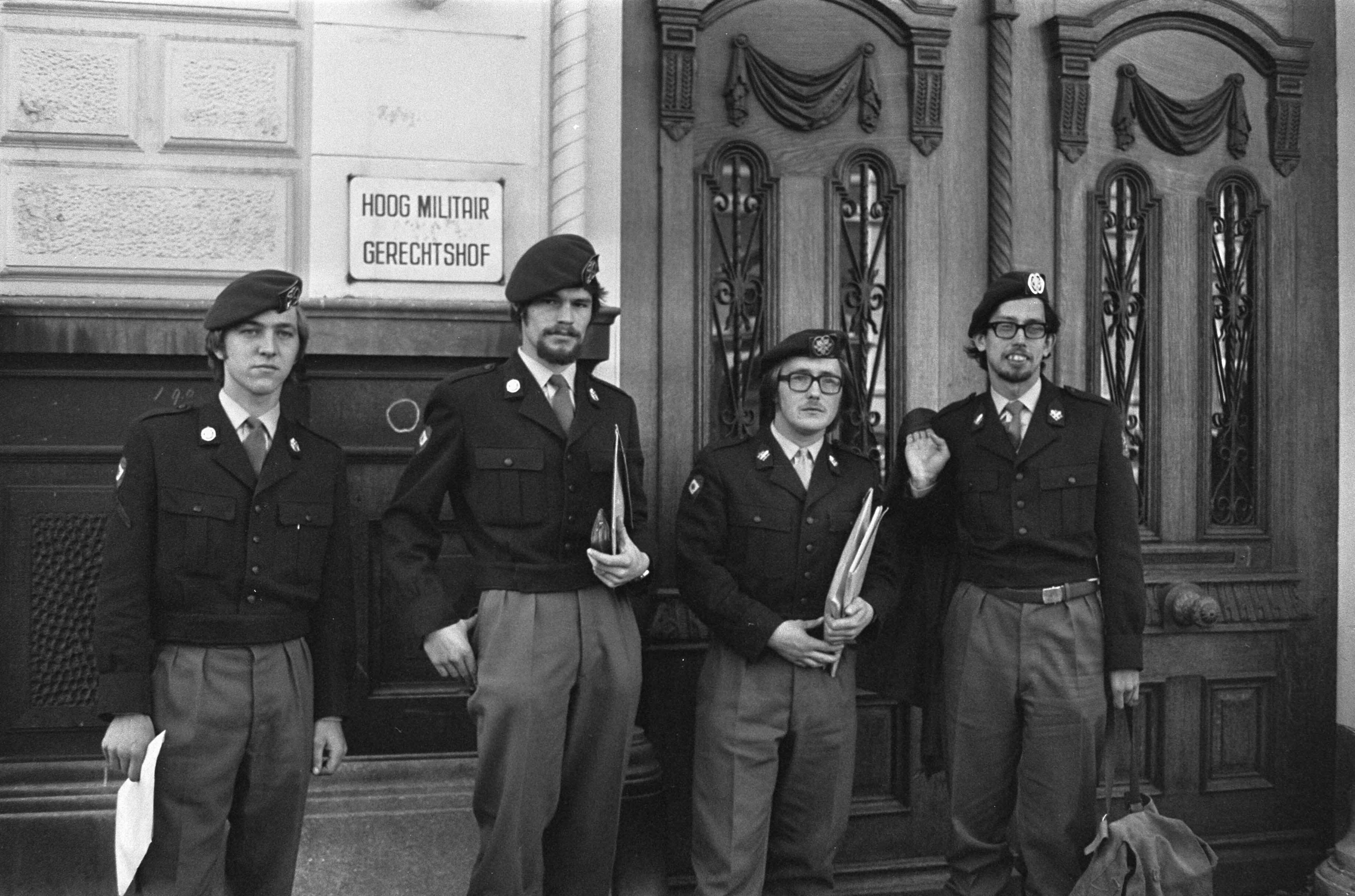 Fotocollectie Anefo — Hoog Militair Gerechtshof behandelt hoger beroep van leden VVDM Den Haag , v.l.n.r. Jelle IJlstra , Hans Dona , Ger Ostermeijer , Wim Schul voor gerechtshof / — Foto: Peters, Hans / Anefo. Licentie: Set B: Rechtenvrij / Publiek Domein. Bron: Nationaal Archief. http://hdl.handle.net/10648/abd4db28-d0b4-102d-bcf8-003048976d84
