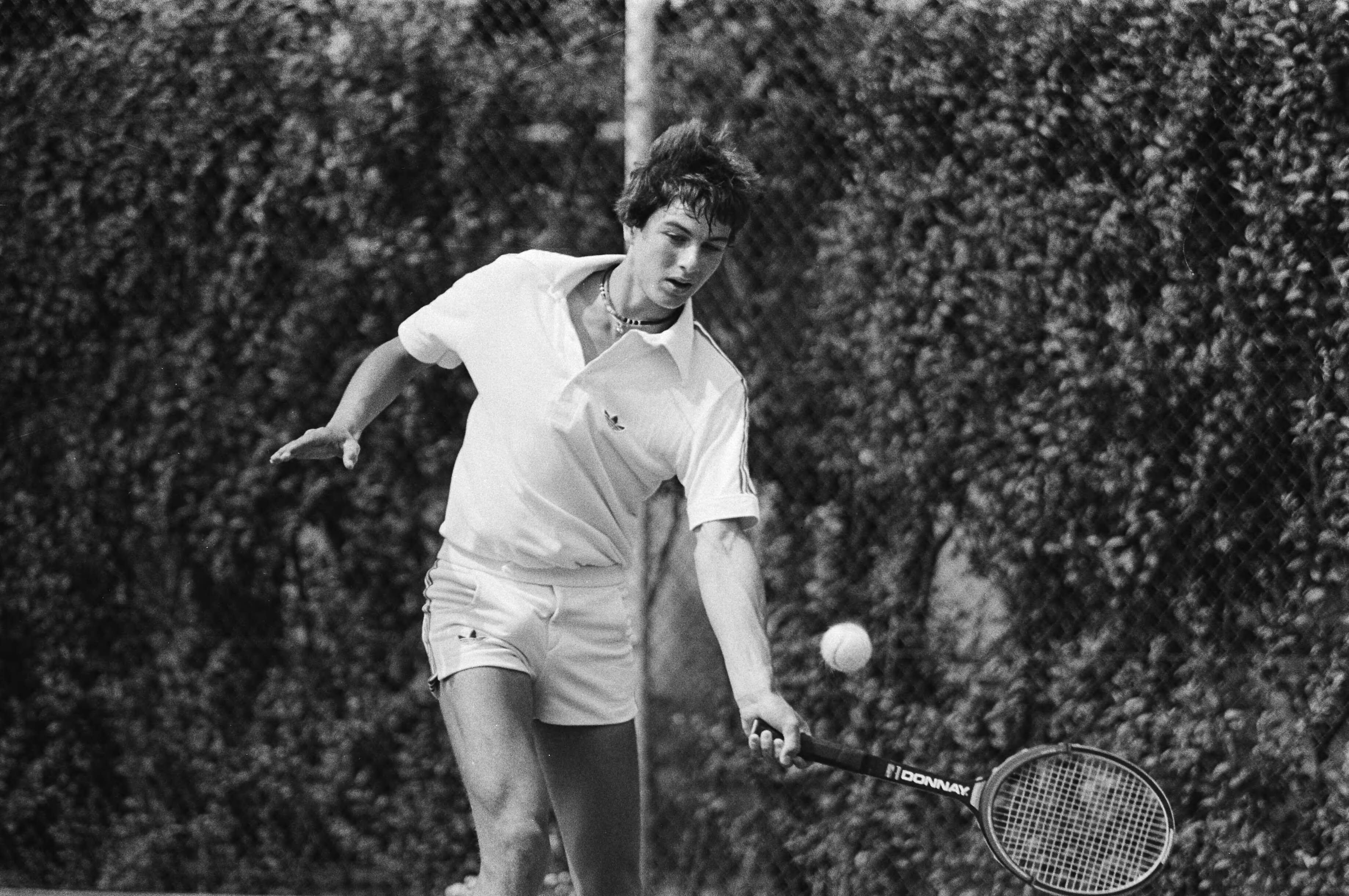 Nationale Kampioenschappen Tennis 1979 Scheveningen — Wilborts in aktie — Foto: Dijk, Hans van / Anefo. Licentie: Set B: Rechtenvrij / Publiek Domein. Bron: Nationaal Archief. http://hdl.handle.net/10648/accf4bb2-d0b4-102d-bcf8-003048976d84