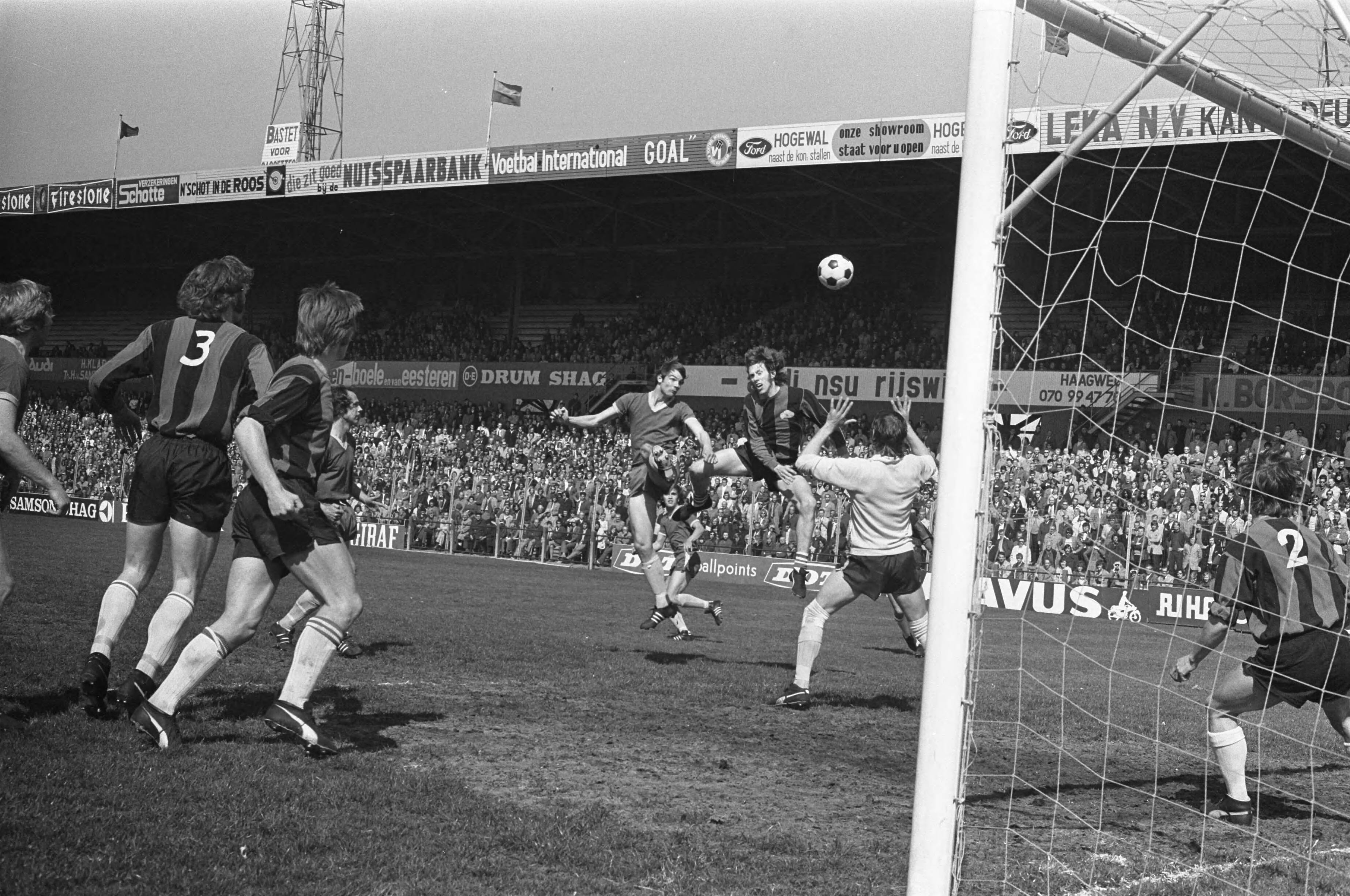 Fotocollectie Anefo — Den Haag tegen DWS 0-2; eerste doelpunt van Den Haag — Foto: Verhoeff, Bert / Anefo. Licentie: Set B: Rechtenvrij / Publiek Domein. Bron: Nationaal Archief. http://hdl.handle.net/10648/abe643a4-d0b4-102d-bcf8-003048976d84