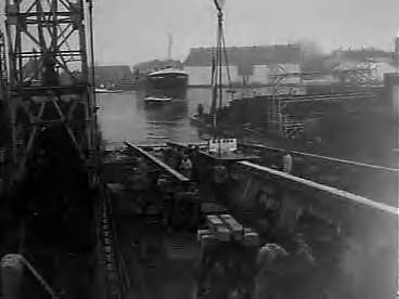 Fotocollectie Anefo — Tewaterlating van de "Lièvre Consol" [een pulpwood carrier] bij de Zaanlandse Scheepsbouw Maatschappij — Foto: Bilsen, Joop van / Anefo. Licentie: Set B: Rechtenvrij / Publiek Domein. Bron: Nationaal Archief. http://hdl.handle.net/10648/a9a35b54-d0b4-102d-bcf8-003048976d84