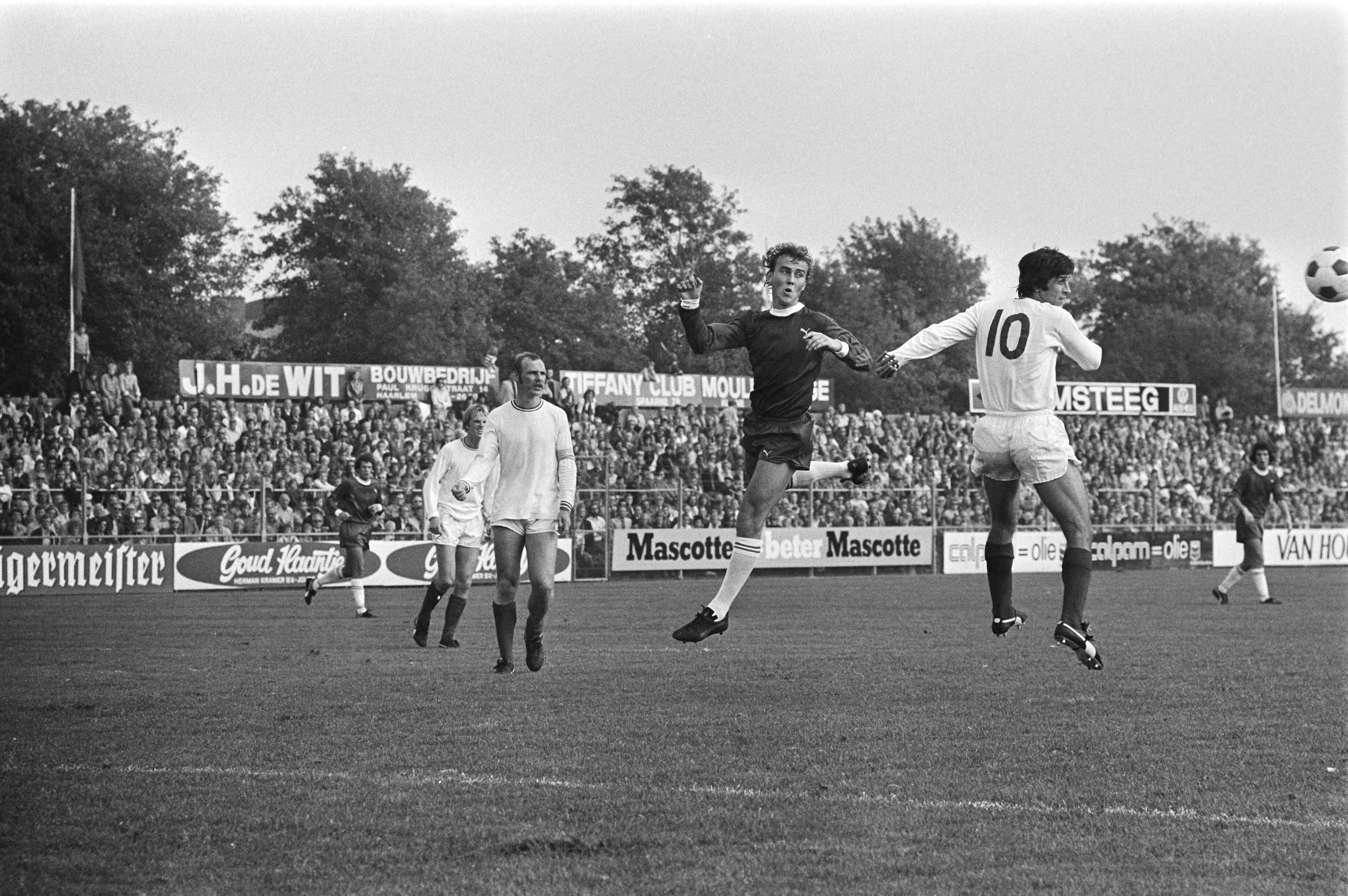 Fotocollectie Anefo — Voetbal. Haarlem tegen FC Utrecht 3-0. Spelmoment — Foto: Croes, Rob C. / Anefo. Licentie: Set B: Rechtenvrij / Publiek Domein. Bron: Nationaal Archief. http://hdl.handle.net/10648/ac8bf8f8-d0b4-102d-bcf8-003048976d84