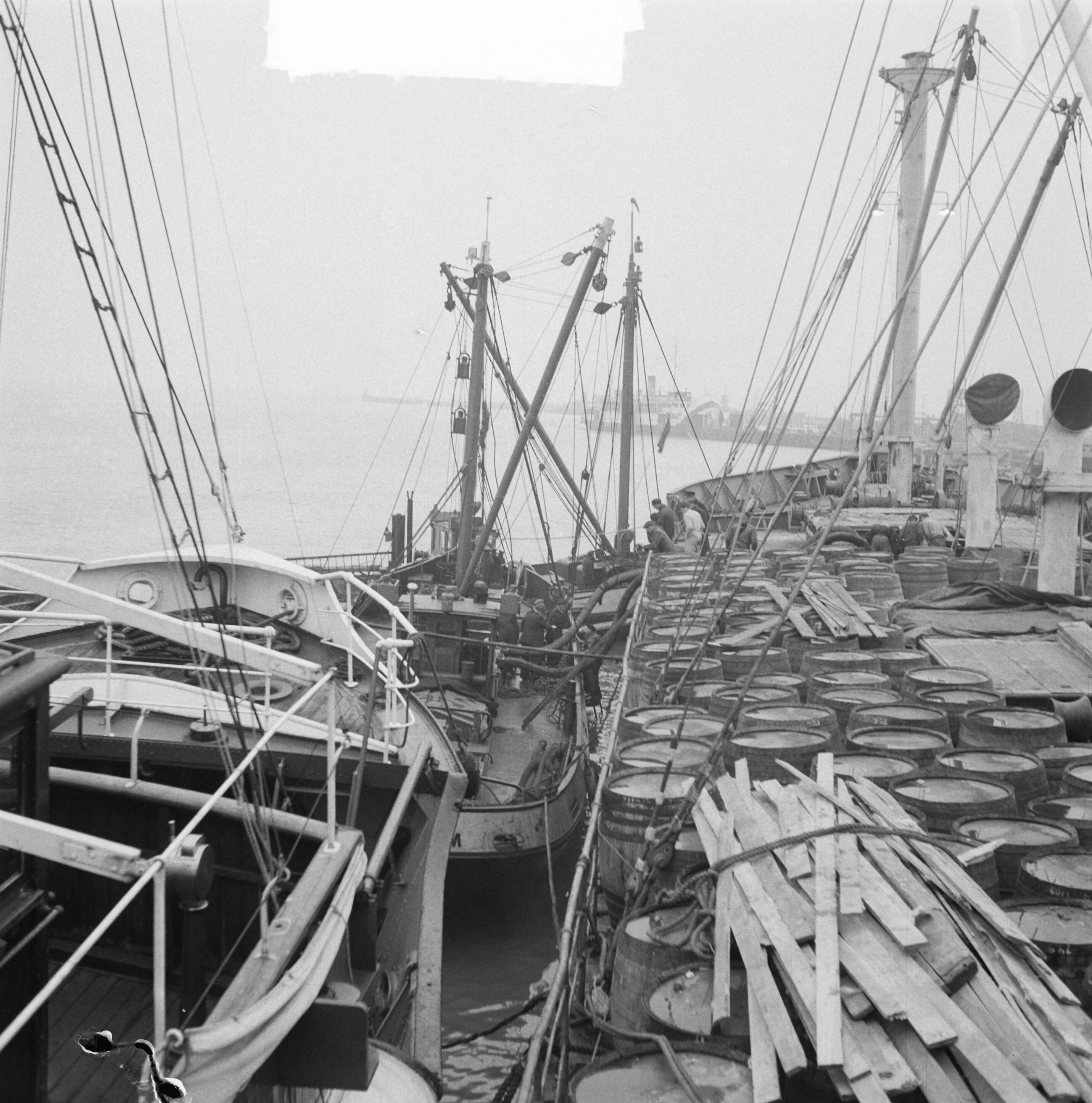 Fotocollectie Anefo — Noors schip "Inger Marie" lek in de haven van Vlissingen — Foto: Noske, J.D. / Anefo. Licentie: Set B: Rechtenvrij / Publiek Domein. Bron: Nationaal Archief. http://hdl.handle.net/10648/a8e58bce-d0b4-102d-bcf8-003048976d84
