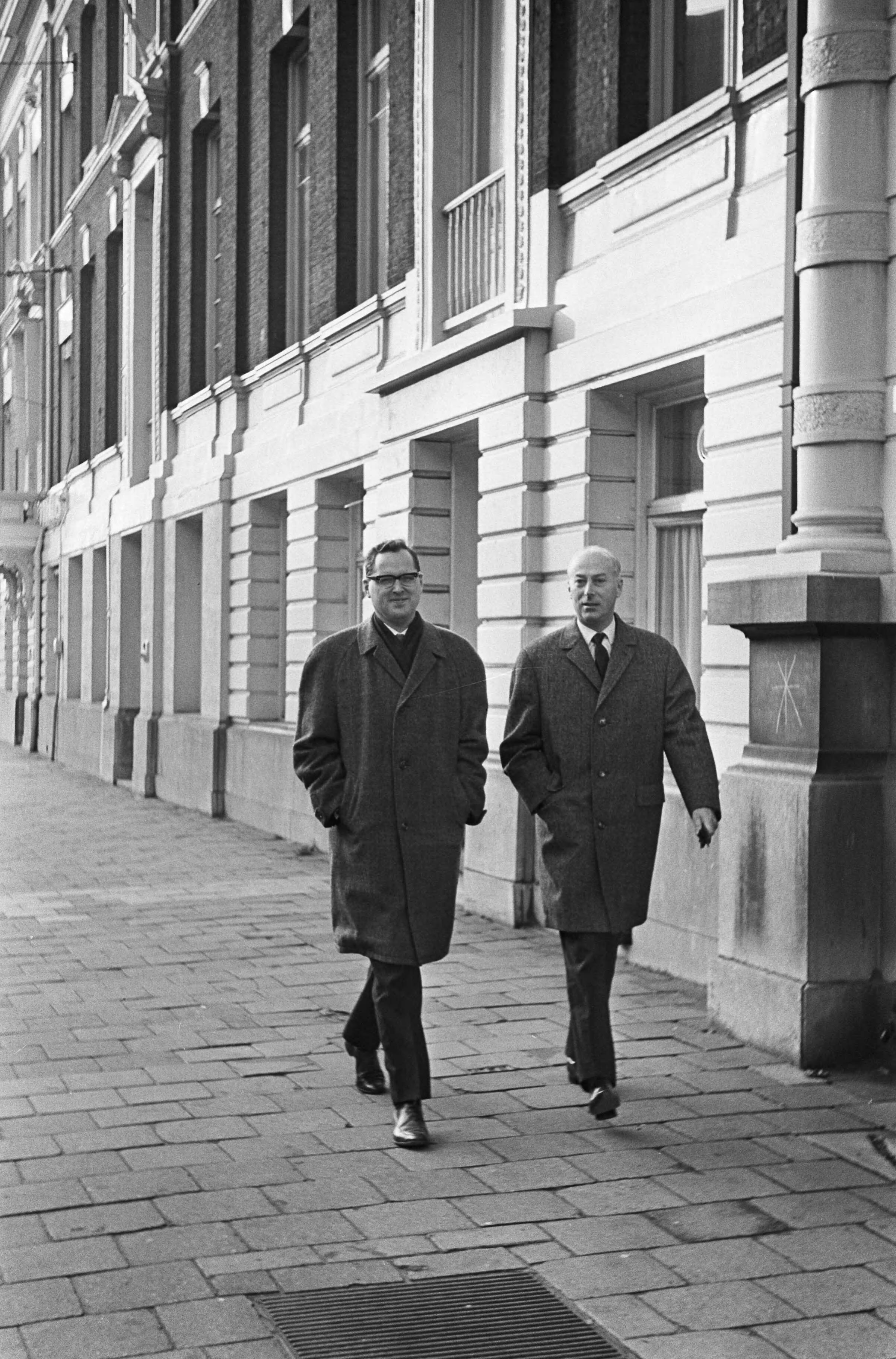Fotocollectie Anefo — Loonoverleg in SER te Den Haag , de ministers Andriessen en Toxopeus [neg.nr. 4] — Foto: Koch, Eric / Anefo. Licentie: Set B: Rechtenvrij / Publiek Domein. Bron: Nationaal Archief. http://hdl.handle.net/10648/aa8478c8-d0b4-102d-bcf8-003048976d84
