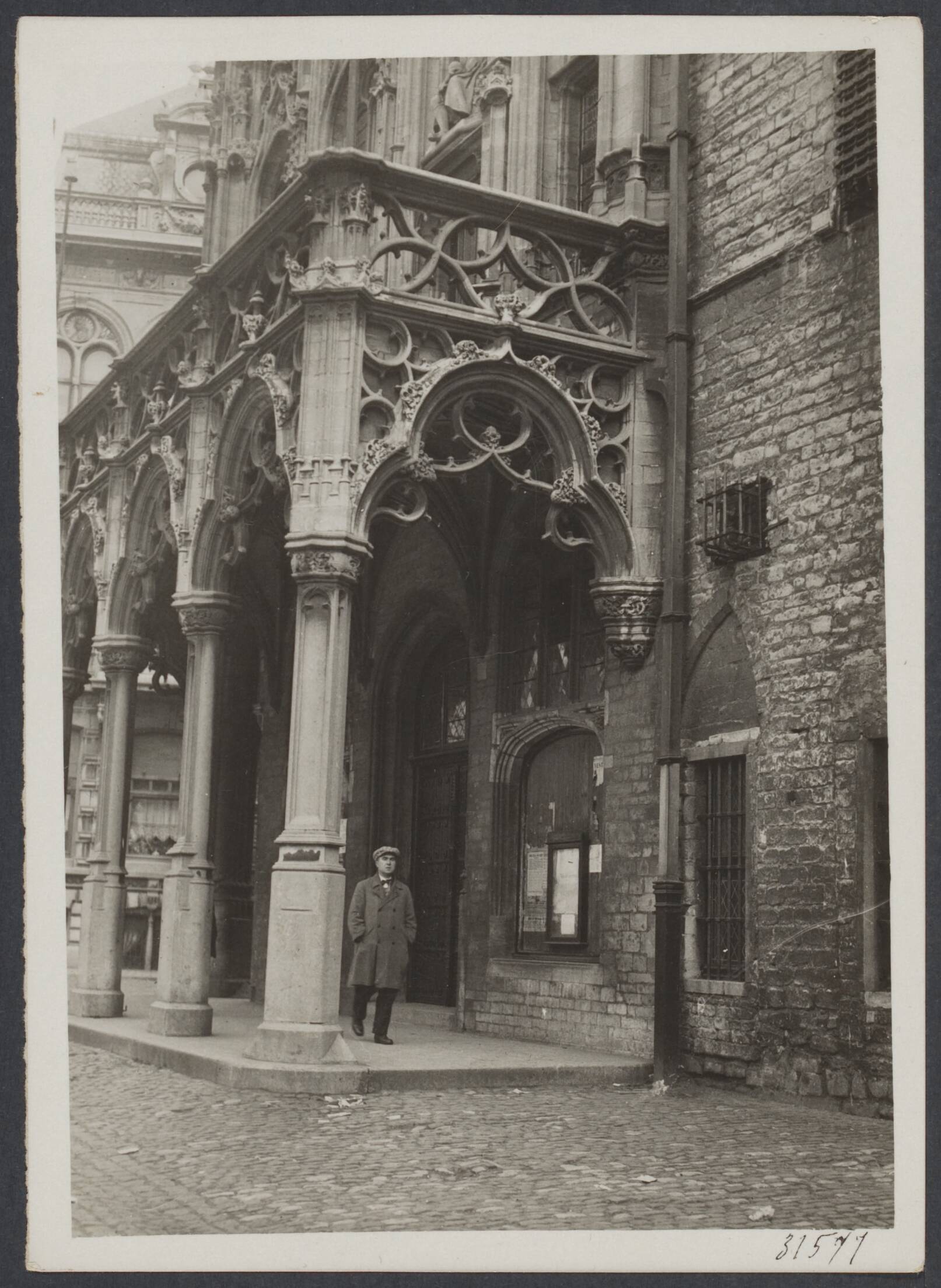 Mechelen — Mechelen. Paleis van de Grote Raad: westgevel gezien vanuit het zuiden — Foto: Onbekend / Publiek Domein of Rechtenvrij. Licentie: Set B: Rechtenvrij / Publiek Domein. Bron: Nationaal Archief. http://hdl.handle.net/10648/29d7536f-2cba-c8c8-5714-b2f503dbcc59