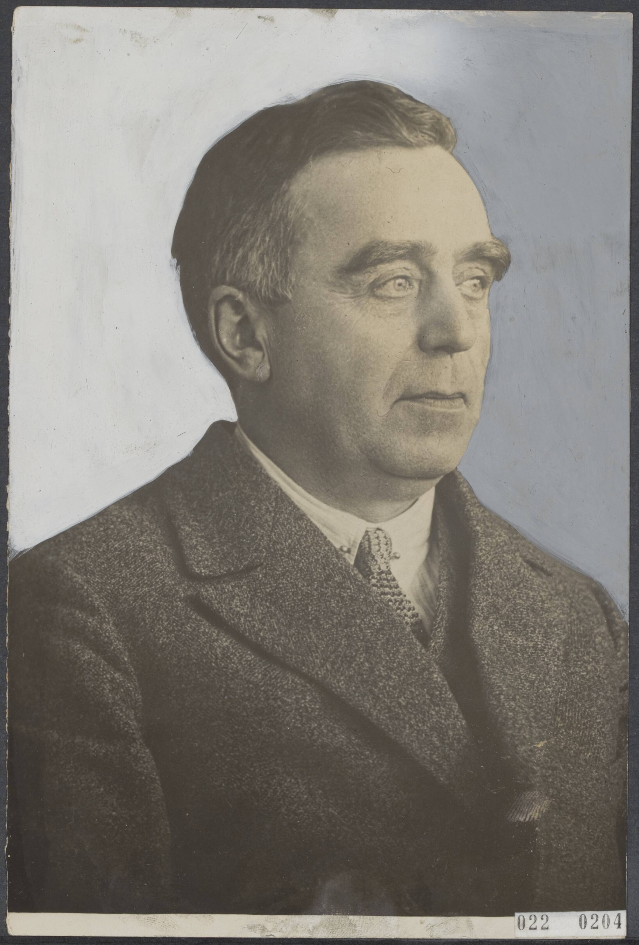 Fotocollectie Elsevier Binnenland — De heer J.G. Legro is benoemd tot burgemeester van Eelde met toekenning van gelijktijdig eervol ontslag als burgemeester van Oosterhesselen — Foto: Gazendam, A.J. / Fotobureau Gazendam. Licentie: Set B: Rechtenvrij / Publiek Domein. Bron: Nationaal Archief. http://hdl.handle.net/10648/add16680-d0b4-102d-bcf8-003048976d84