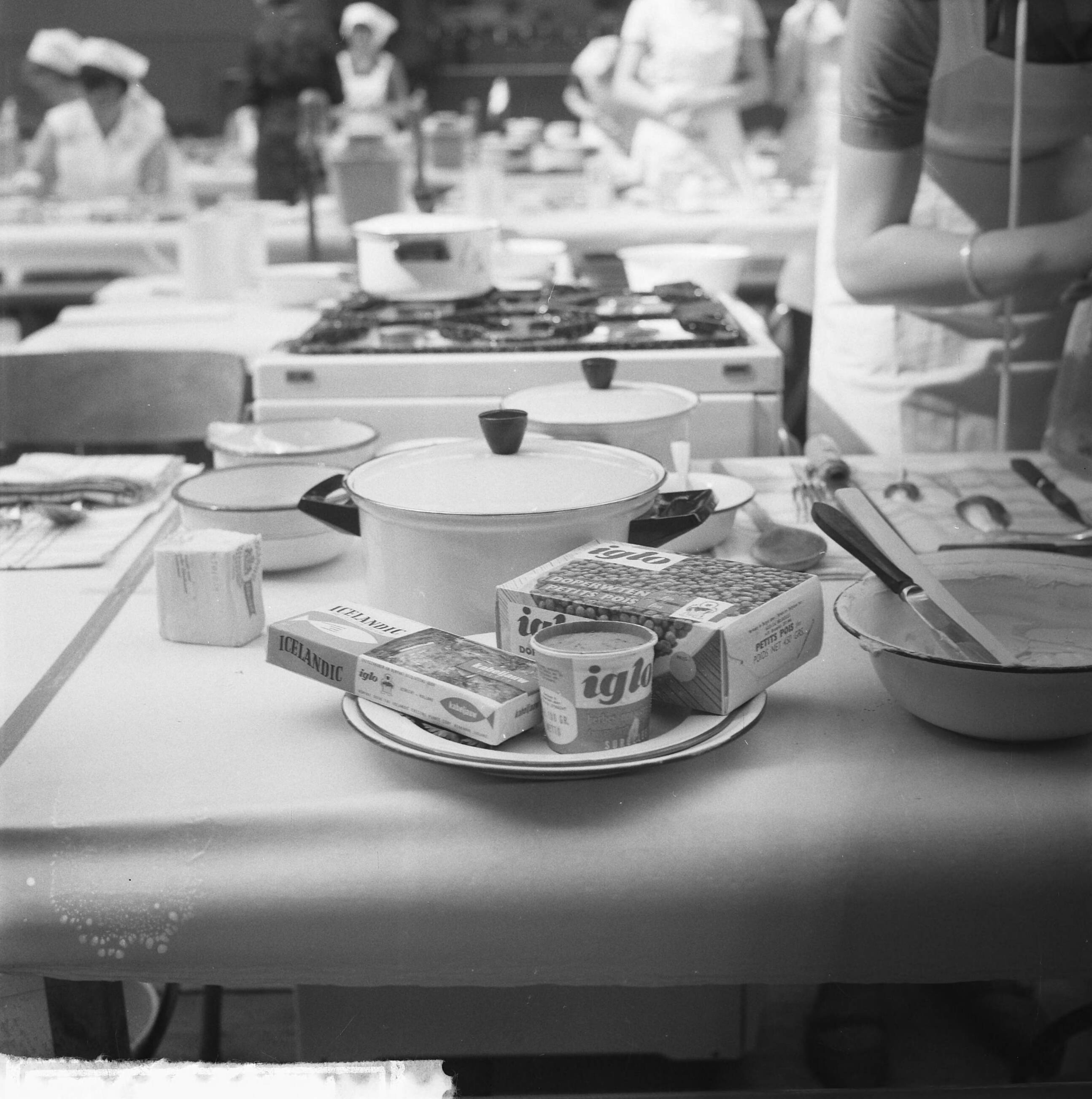 Fotocollectie Anefo — Kookwedstrijden Den Haag (opdracht B. K. te Kampen) — Foto: Bilsen, Joop van / Anefo. Licentie: Set B: Rechtenvrij / Publiek Domein. Bron: Nationaal Archief. http://hdl.handle.net/10648/a9d2957c-d0b4-102d-bcf8-003048976d84