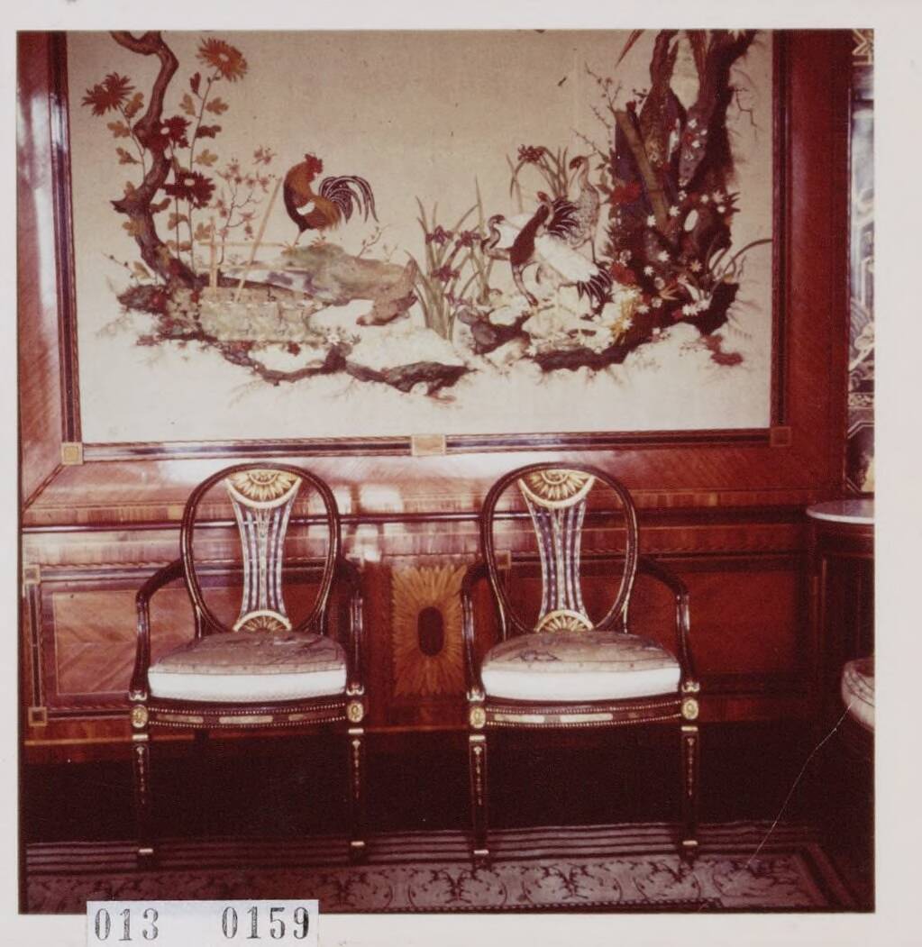Paleis Huis ten Bosch te Den Haag — Interieur. Wandbespanning — Foto: Onbekend / RVD. Licentie: Set B: Rechtenvrij / Publiek Domein. Bron: Nationaal Archief. http://hdl.handle.net/10648/afa8cdea-d0b4-102d-bcf8-003048976d84