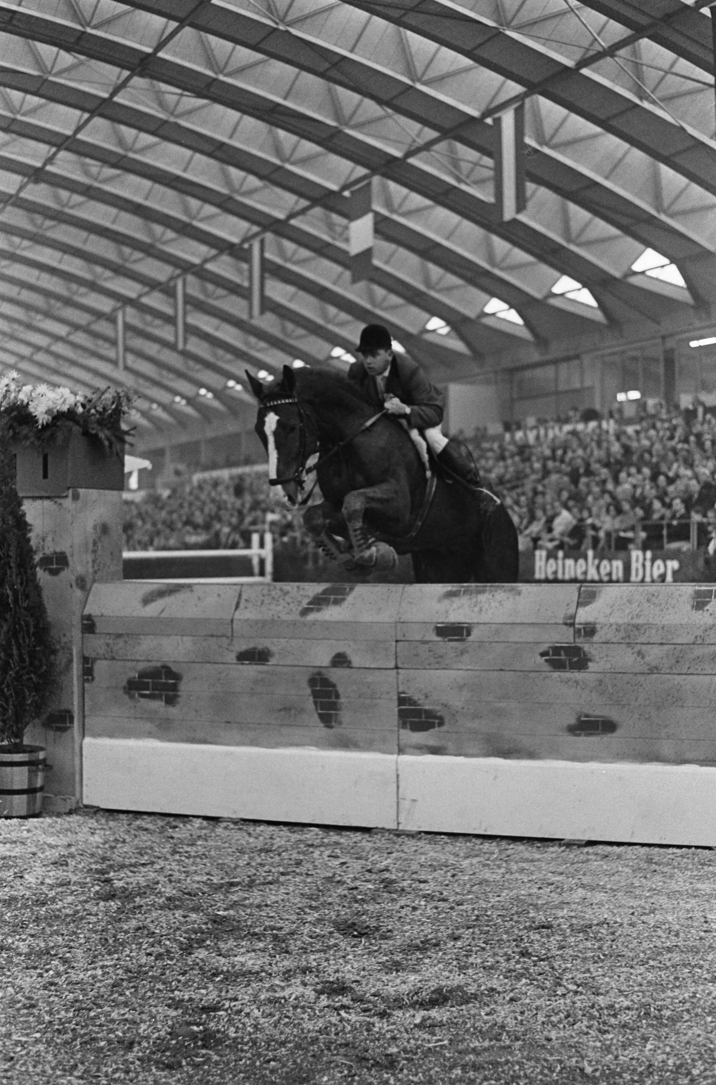 Jumping Amsterdam 1965 in de RAI te Amsterdam — Maarten Bagchus met "Lyciska" tijdens sprong [Grote Prijs van Nederland?] — Foto: Fotograaf Onbekend / Anefo. Licentie: Set B: Rechtenvrij / Publiek Domein. Bron: Nationaal Archief. http://hdl.handle.net/10648/aac9255e-d0b4-102d-bcf8-003048976d84