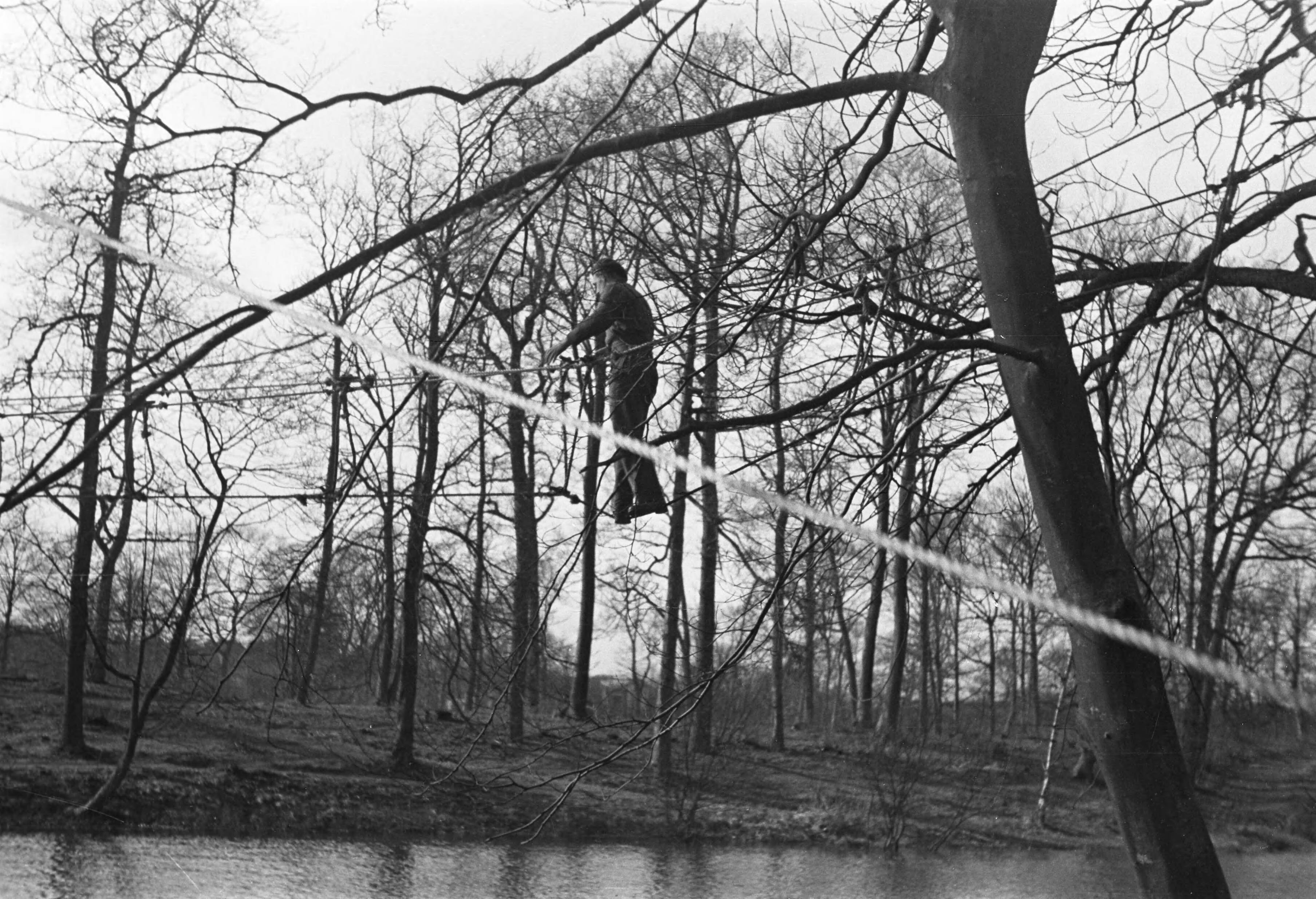 Fotocollectie Anefo — Militair opleidingskamp te Bloemendaal(bezoek Generaal Kruls ) — Foto: Dudok van Heel, Jack / Anefo. Licentie: Set B: Rechtenvrij / Publiek Domein. Bron: Nationaal Archief. http://hdl.handle.net/10648/a898a78c-d0b4-102d-bcf8-003048976d84