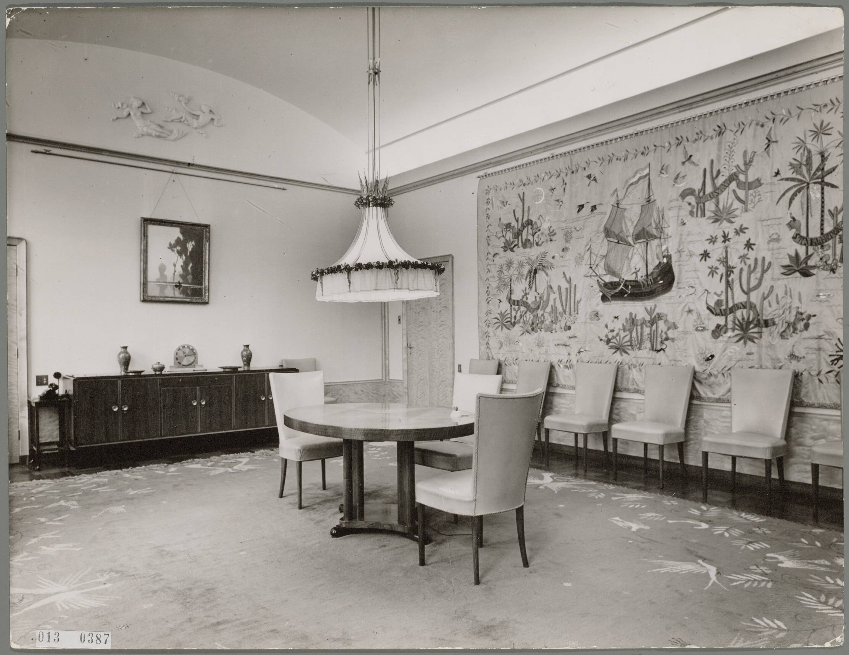 Paleis Soestdijk — Eetkamer — Foto: ANP / RVD of rechtenvrij. Licentie: Set B: Rechtenvrij / Publiek Domein. Bron: Nationaal Archief. http://hdl.handle.net/10648/afa854be-d0b4-102d-bcf8-003048976d84