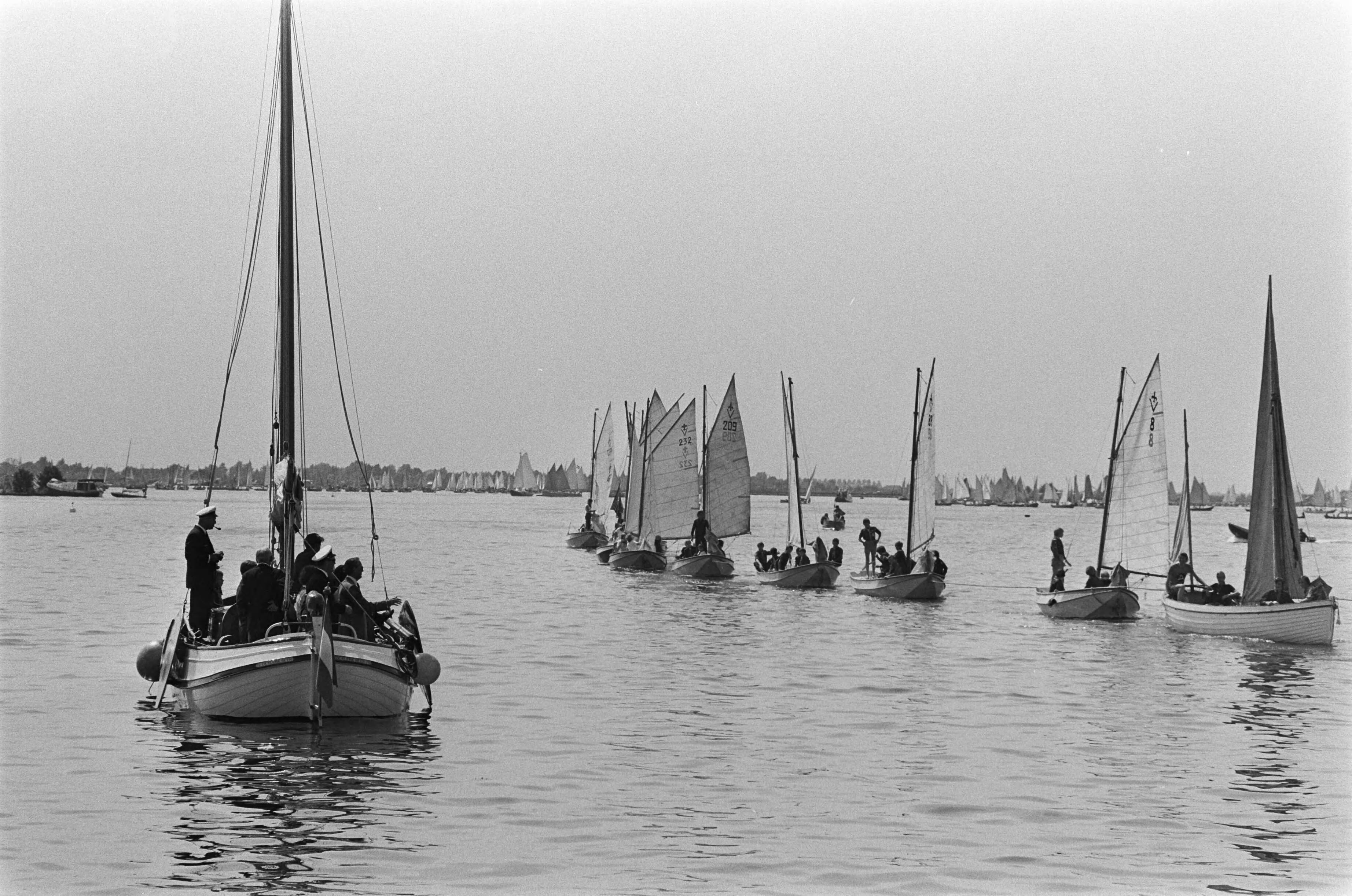 Fotocollectie Anefo — Prins Bernhard bij Nationaal Waterkamp 1970 te Vinkeveen — Foto: Evers, Joost / Anefo. Licentie: Set B: Rechtenvrij / Publiek Domein. Bron: Nationaal Archief. http://hdl.handle.net/10648/ab9ba880-d0b4-102d-bcf8-003048976d84