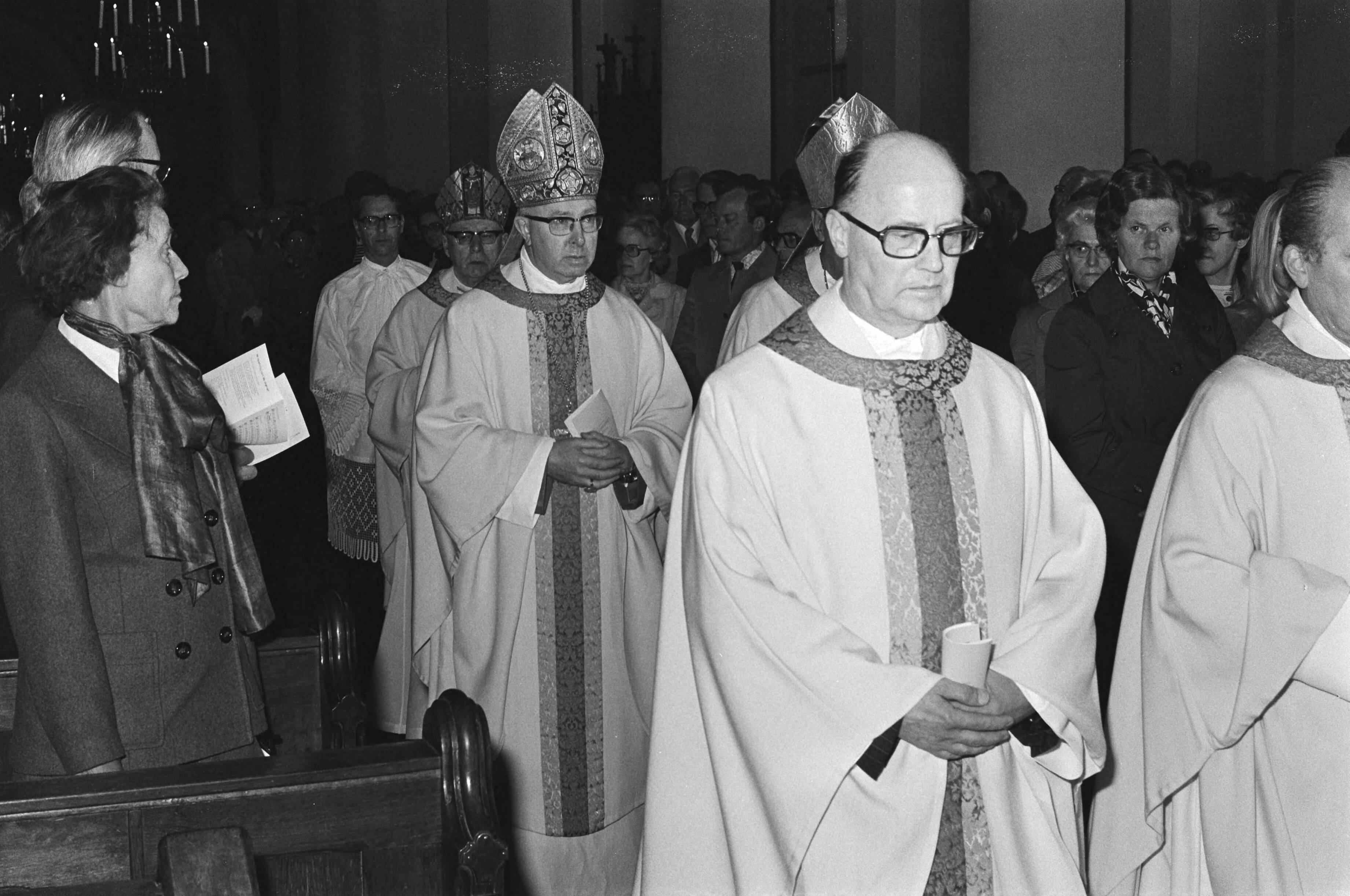 Fotocollectie Anefo — Jubileum en afscheid van Kardinaal Alfrink tijdens eucharistieviering in Utrecht, Kardinaal Alfrink aan he woord — Foto: Peters, Hans / Anefo. Licentie: Set B: Rechtenvrij / Publiek Domein. Bron: Nationaal Archief. http://hdl.handle.net/10648/ac84d2f8-d0b4-102d-bcf8-003048976d84