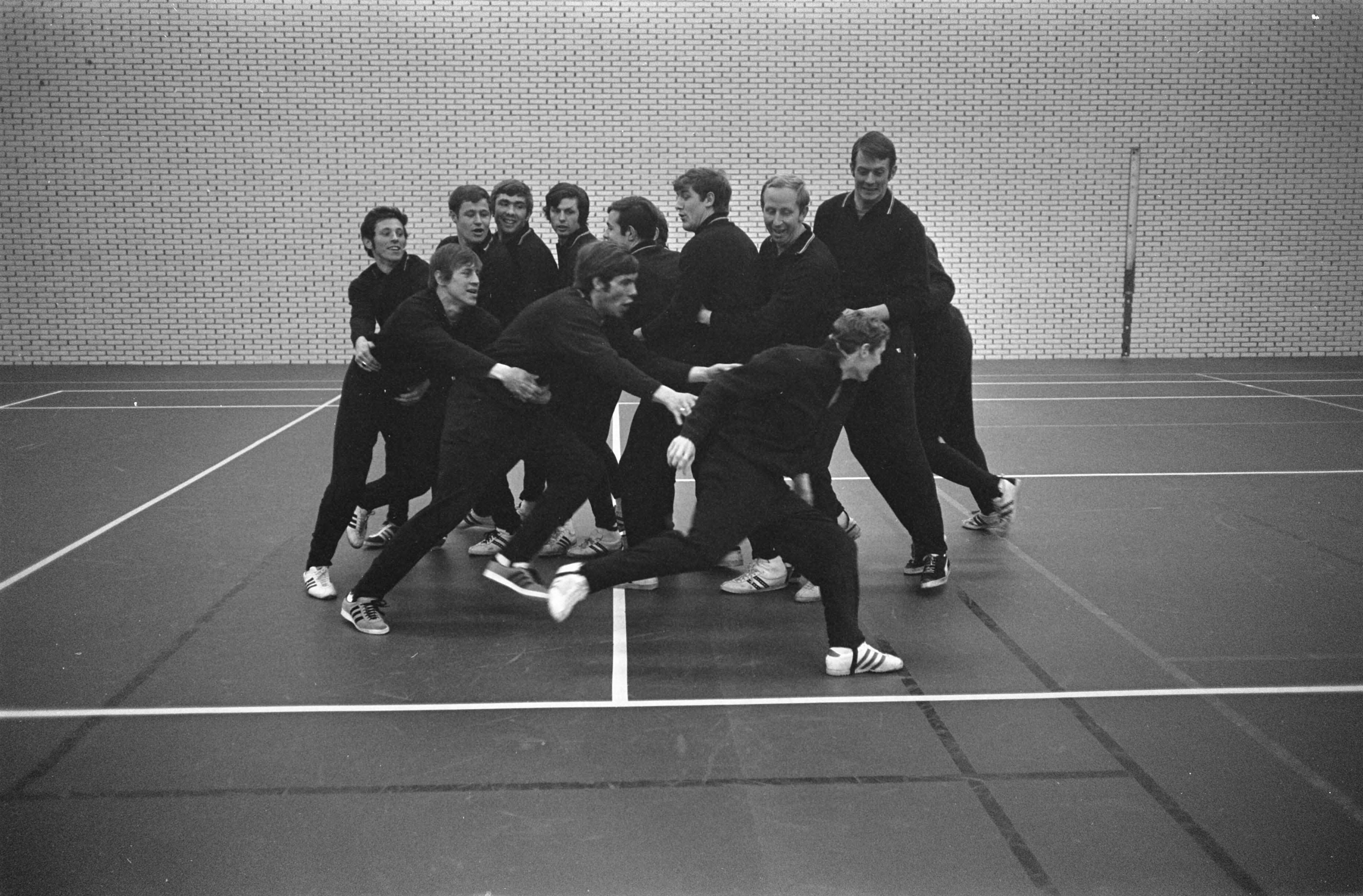 Fotocollectie Anefo — Training Nederlands elftal in trainingscentrum te Zeist de training — Foto: Koch, Eric / Anefo. Licentie: Set B: Rechtenvrij / Publiek Domein. Bron: Nationaal Archief. http://hdl.handle.net/10648/ab61e474-d0b4-102d-bcf8-003048976d84