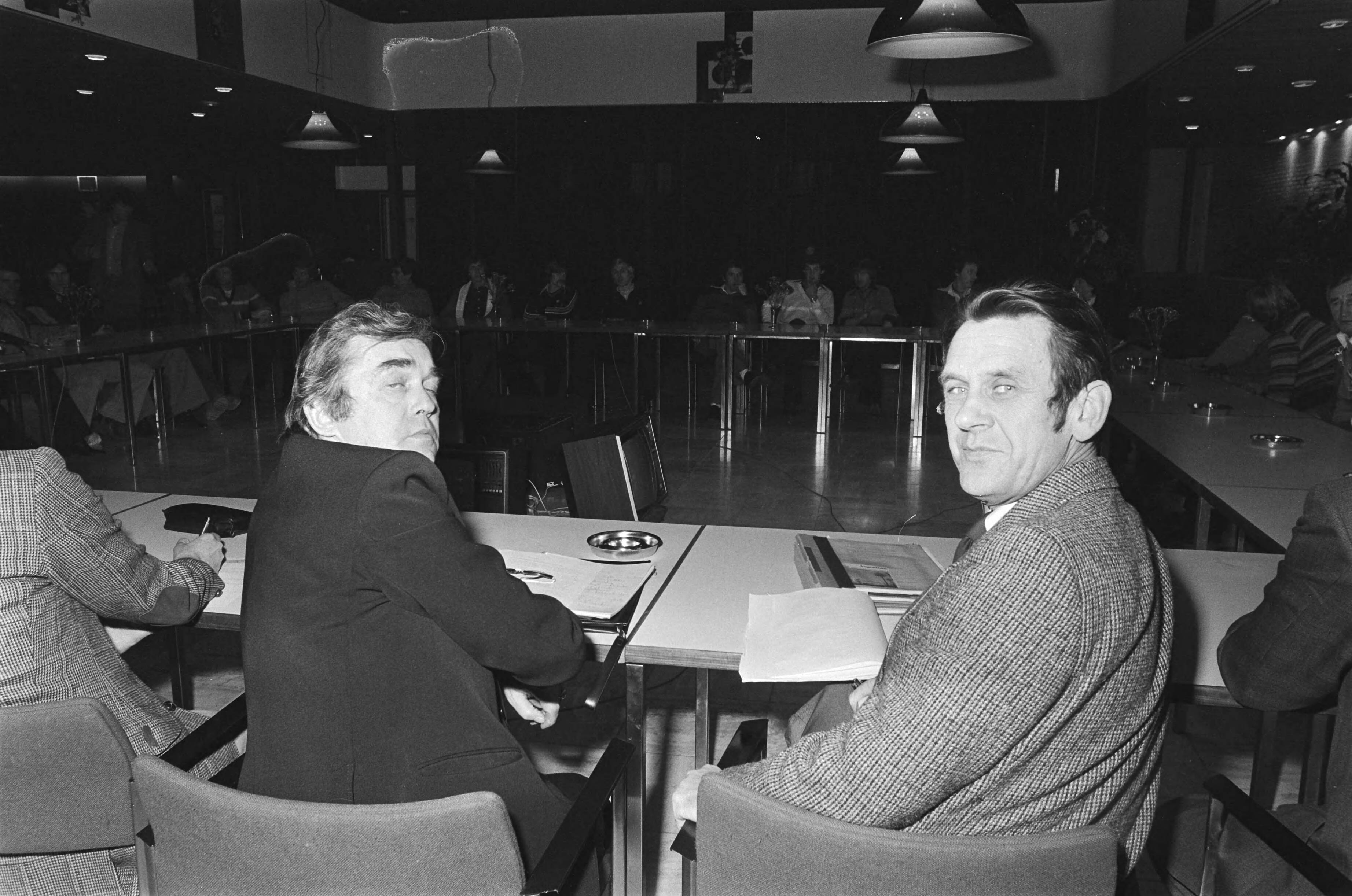 Fotocollectie Anefo — Eerste bespreking in Zeist van Ernst Happel met Nederlands elftal; selectie voor Argentinie Happel (l) en Zwartkruis — Foto: Peters, Hans / Anefo. Licentie: Set B: Rechtenvrij / Publiek Domein. Bron: Nationaal Archief. http://hdl.handle.net/10648/acabc75a-d0b4-102d-bcf8-003048976d84