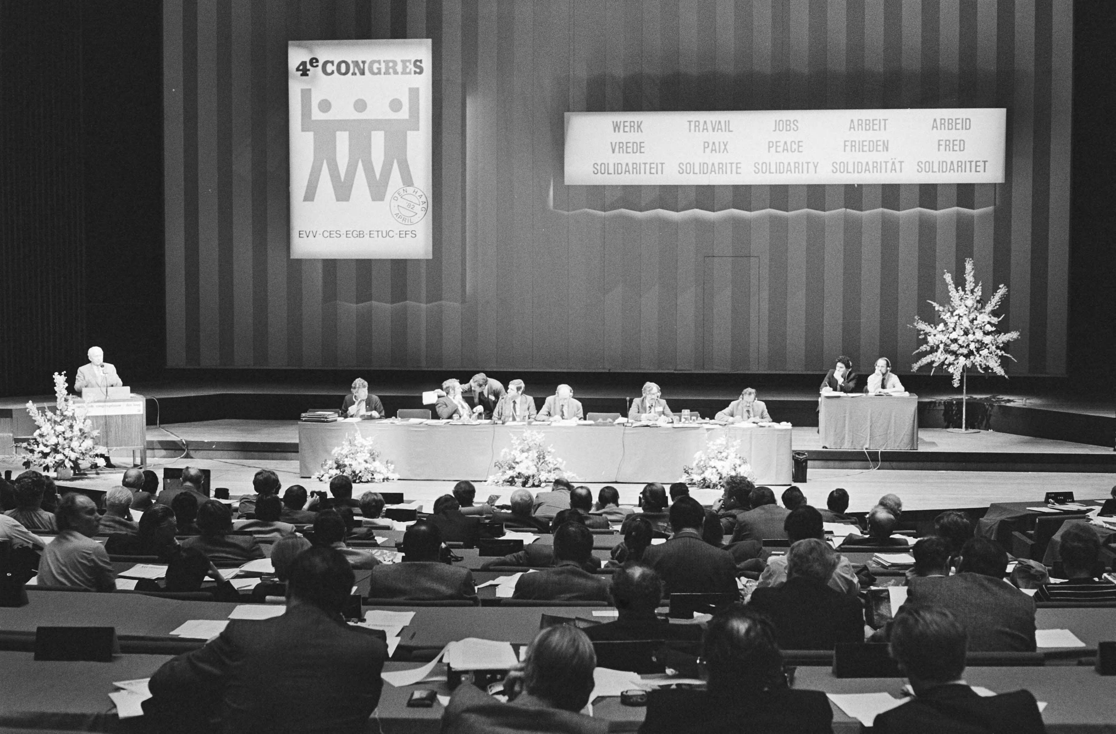 Fotocollectie Anefo — Congres Europees Vakverbond in Den Haag . Overzicht van het congres — Foto: Antonisse, Marcel / Anefo. Licentie: Set B: Rechtenvrij / Publiek Domein. Bron: Nationaal Archief. http://hdl.handle.net/10648/ad15a68e-d0b4-102d-bcf8-003048976d84