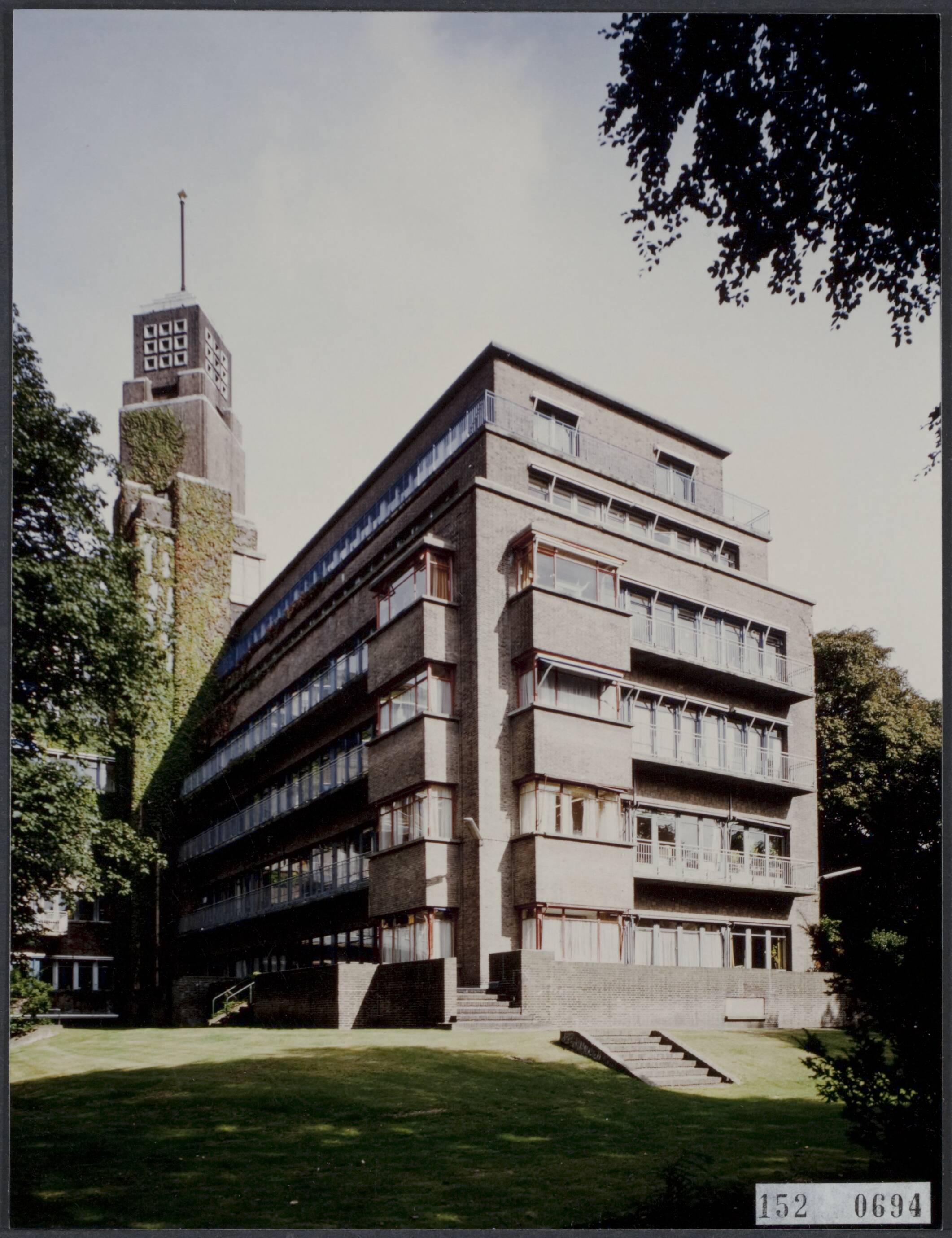 Fotocollectie Rijksvoorlichtingsdienst Eigen — Ministerie van Sociale Zaken te Den Haag — Foto: Publicam / Hartemink, Piet. Licentie: Set B: Rechtenvrij / Publiek Domein. Bron: Nationaal Archief. http://hdl.handle.net/10648/af79a1aa-d0b4-102d-bcf8-003048976d84