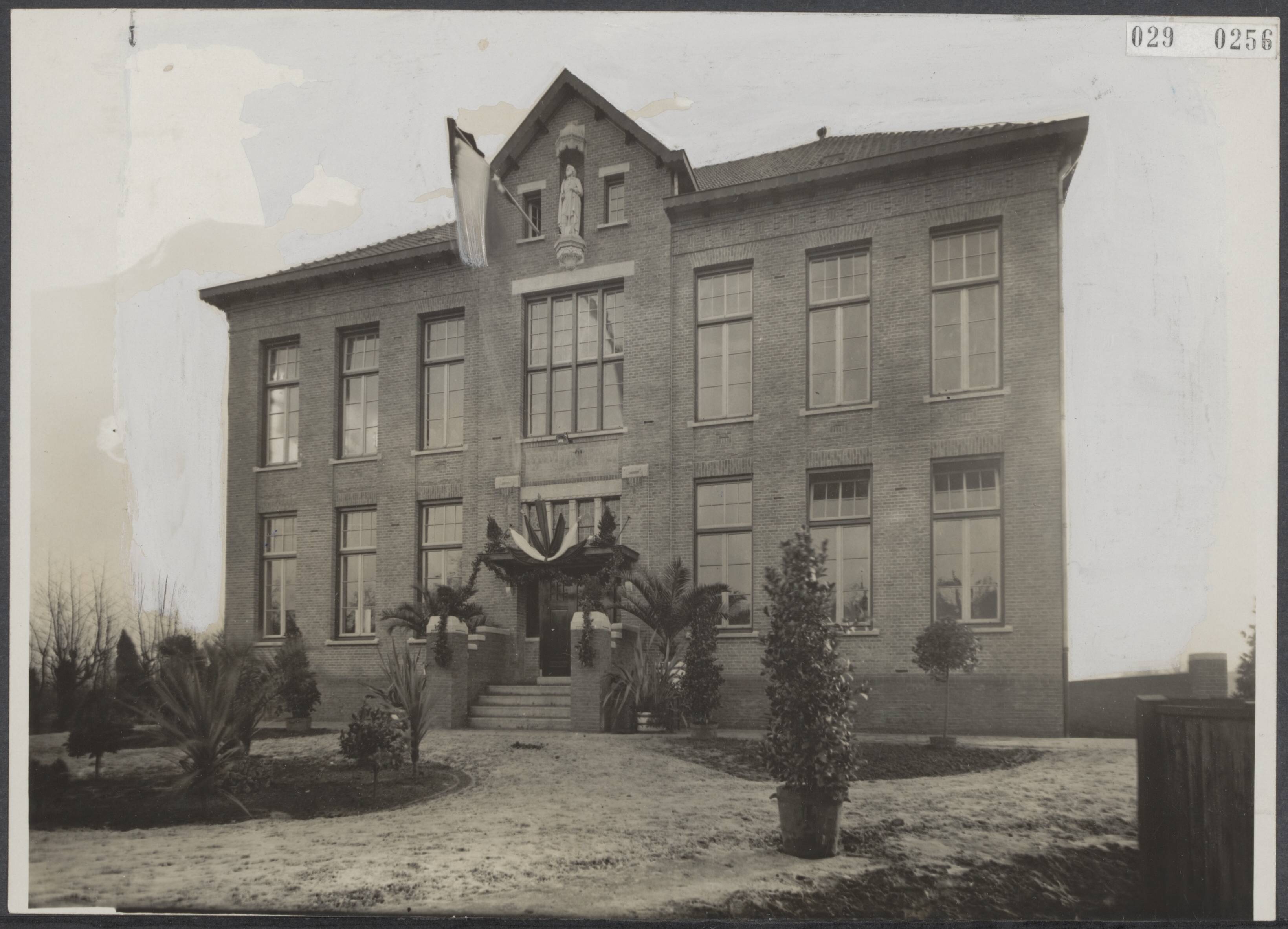 Fotocollectie Elsevier Binnenland — R.K. Land- en Tuinbouwschool te Breda — Foto: N.V. Vereenigde Fotobureaux. Licentie: Set B: Rechtenvrij / Publiek Domein. Bron: Nationaal Archief. http://hdl.handle.net/10648/ade16562-d0b4-102d-bcf8-003048976d84
