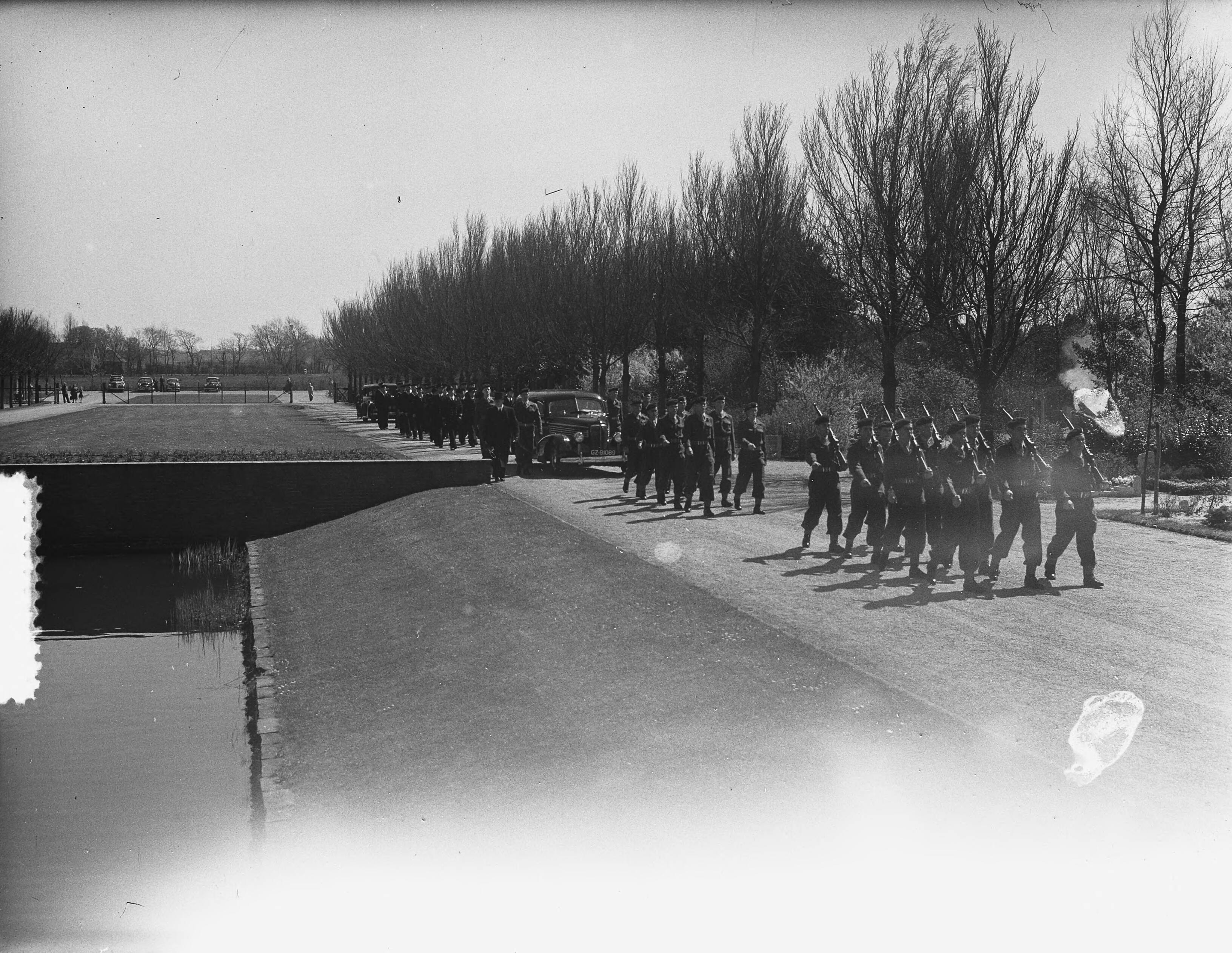 Fotocollectie Anefo — Marinebegrafenis van sergeant Wessels te Haarlem — Foto: Rossem, Wim van / Anefo. Licentie: Set B: Rechtenvrij / Publiek Domein. Bron: Nationaal Archief. http://hdl.handle.net/10648/a90aa512-d0b4-102d-bcf8-003048976d84