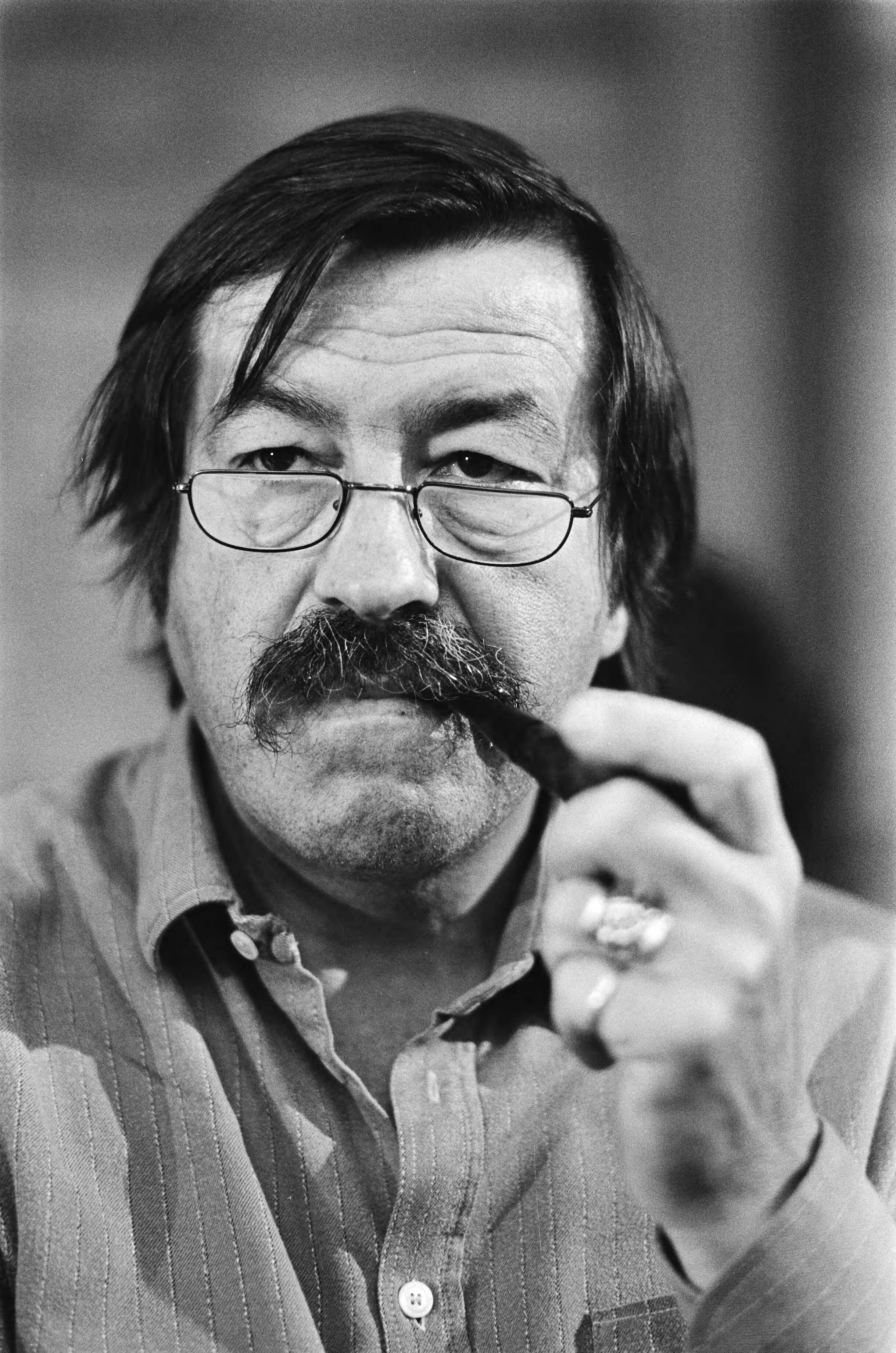 Fotocollectie Anefo — Europese conferentie van schrijvers "Haagse Treffen" in Kurhaus te Scheveningen; Gunter Grass , kop — Foto: Antonisse, Marcel / Anefo. Licentie: Set B: Rechtenvrij / Publiek Domein. Bron: Nationaal Archief. http://hdl.handle.net/10648/ad1858f2-d0b4-102d-bcf8-003048976d84