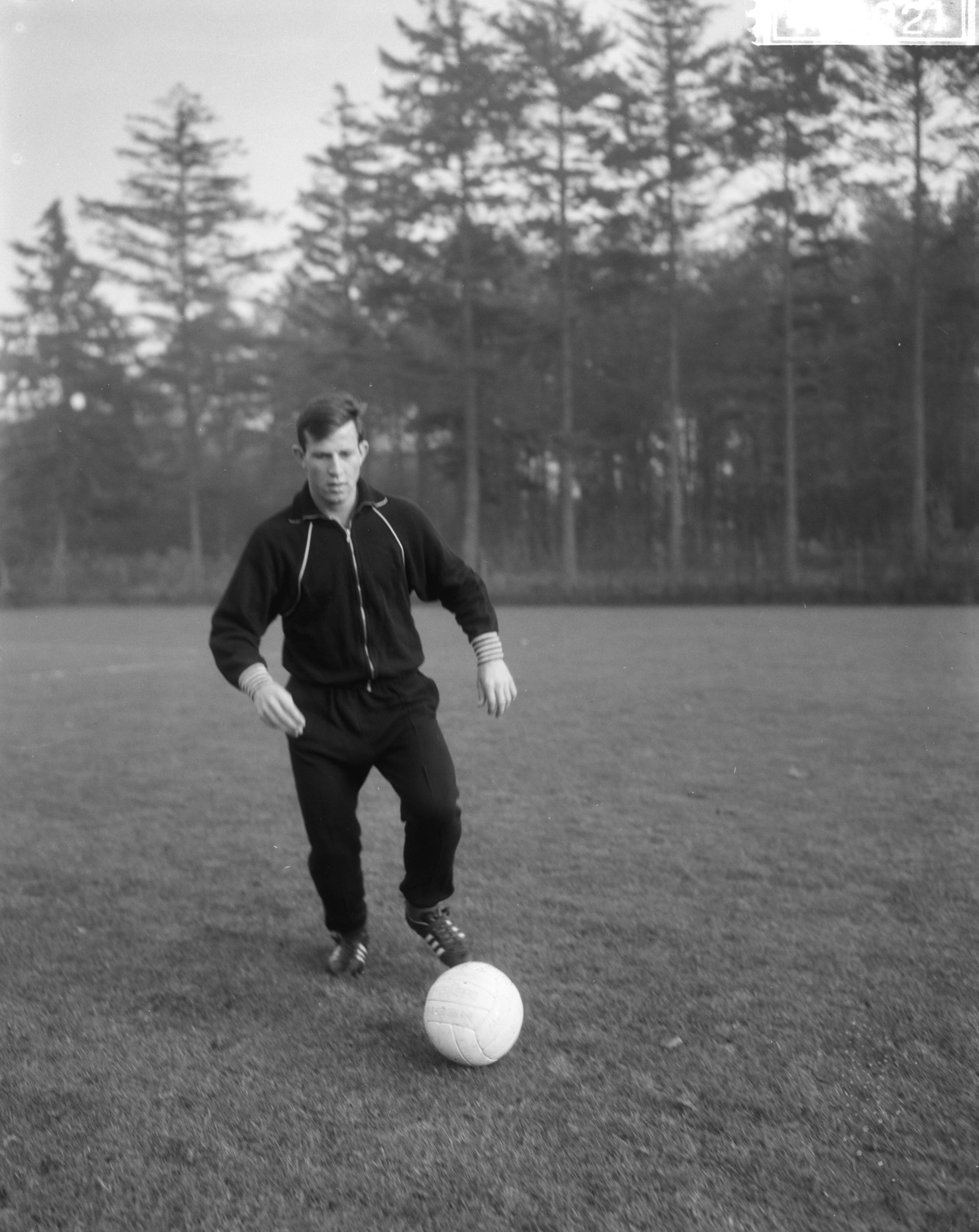 Training van het Nederlands elftal — Lambert Verdonk tijdens de training — Foto: Bilsen, Joop van / Anefo. Licentie: Set B: Rechtenvrij / Publiek Domein. Bron: Nationaal Archief. http://hdl.handle.net/10648/aaccb462-d0b4-102d-bcf8-003048976d84
