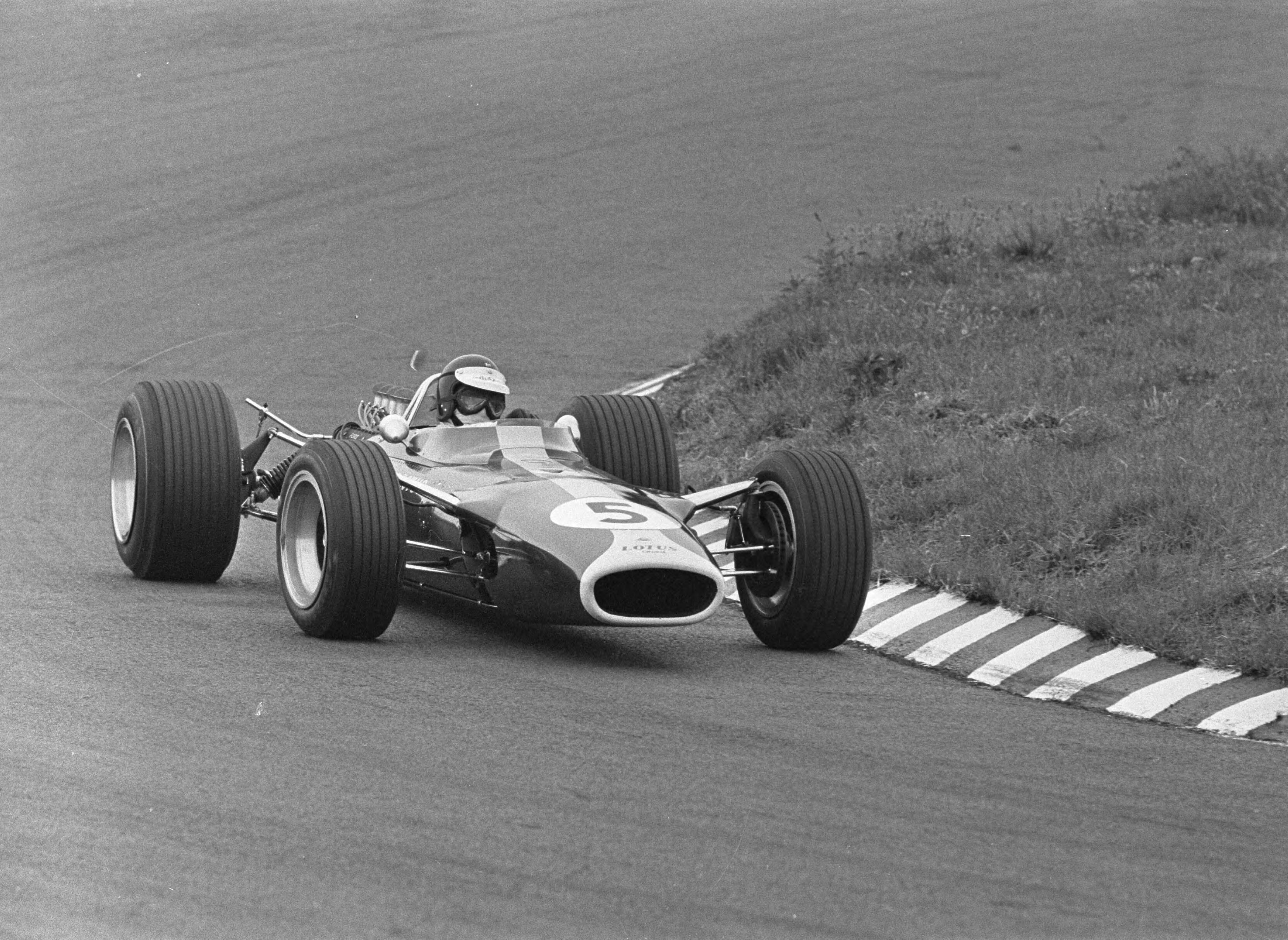 Fotocollectie Anefo — Training Grand Prix te Zandvoort — Foto: Koch, Eric / Anefo. Licentie: Set B: Rechtenvrij / Publiek Domein. Bron: Nationaal Archief. http://hdl.handle.net/10648/ab1ac990-d0b4-102d-bcf8-003048976d84