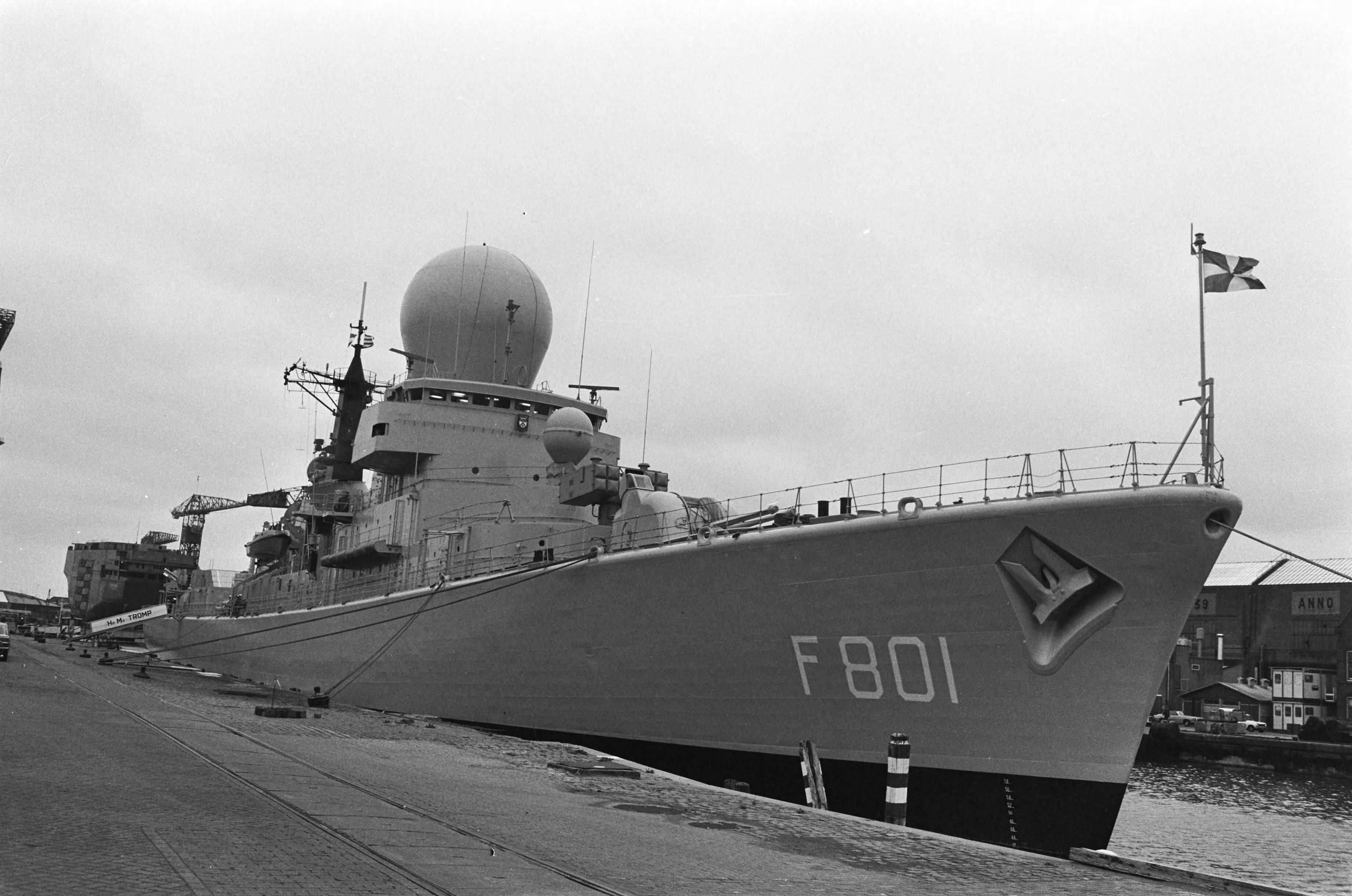 Fotocollectie Anefo — Overdracht fregat Tromp in Vlissingen; fregat "Tromp" — Foto: Bogaerts, Rob / Anefo. Licentie: Set B: Rechtenvrij / Publiek Domein. Bron: Nationaal Archief. http://hdl.handle.net/10648/ac737846-d0b4-102d-bcf8-003048976d84
