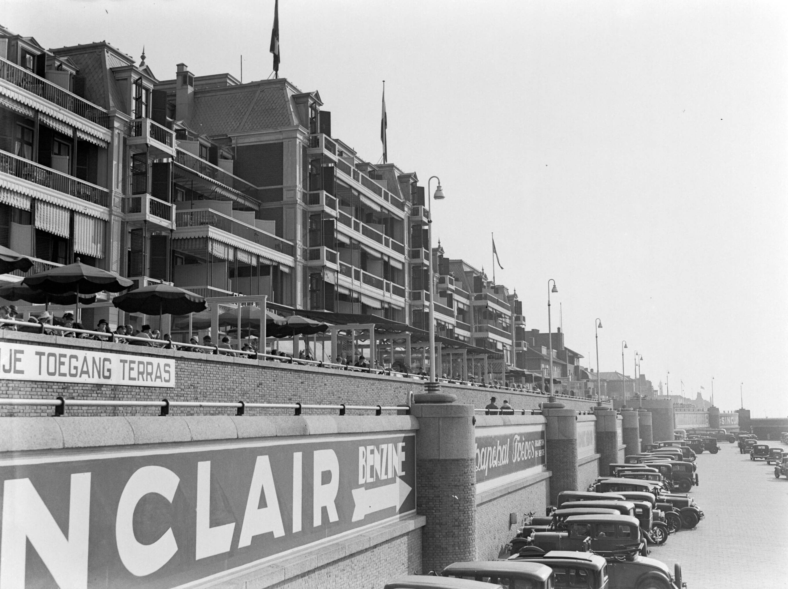 Scheveningen. — De boulevard in Scheveningen — Foto: Poll, Willem van de. Licentie: Set B: Rechtenvrij / Publiek Domein. Bron: Nationaal Archief. http://hdl.handle.net/10648/ae9ad2fe-d0b4-102d-bcf8-003048976d84